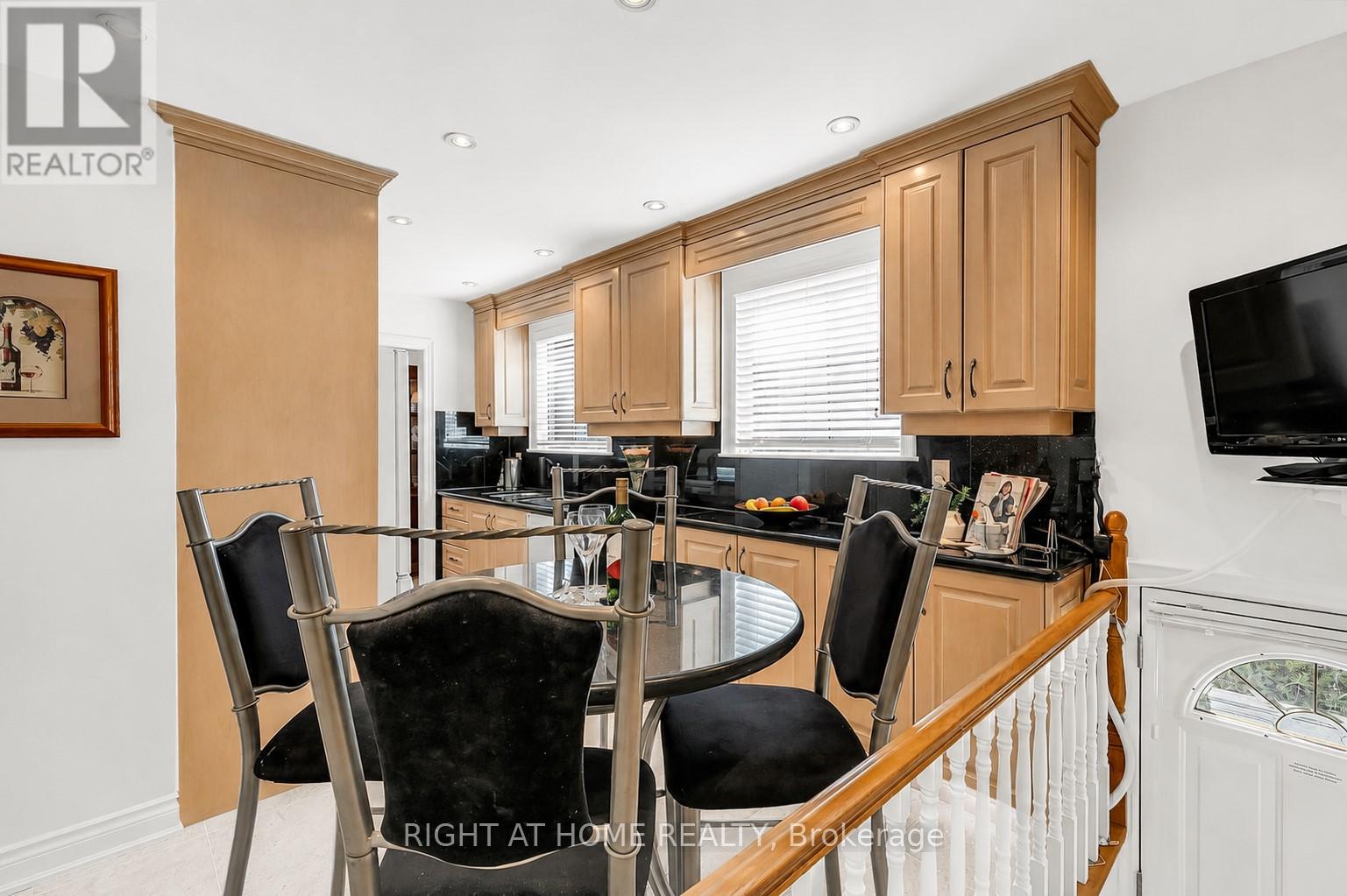 Photo 16 of 168 Springhead Gardens, Richmond Hill, North Richvale — HOMEH