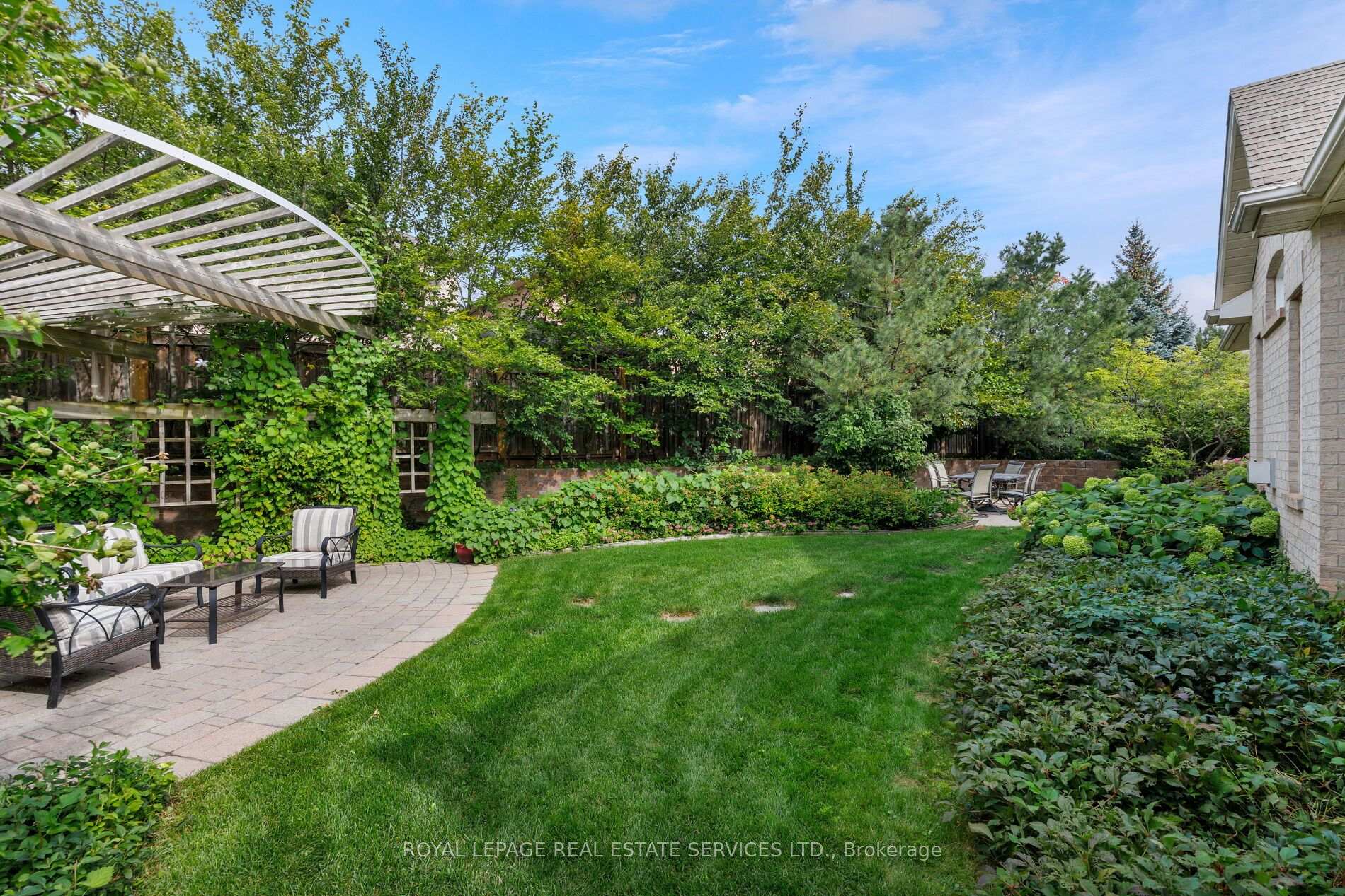Photo 2 of 2424 Tesla Crescent, Oakville, Joshua Creek — HOMEH