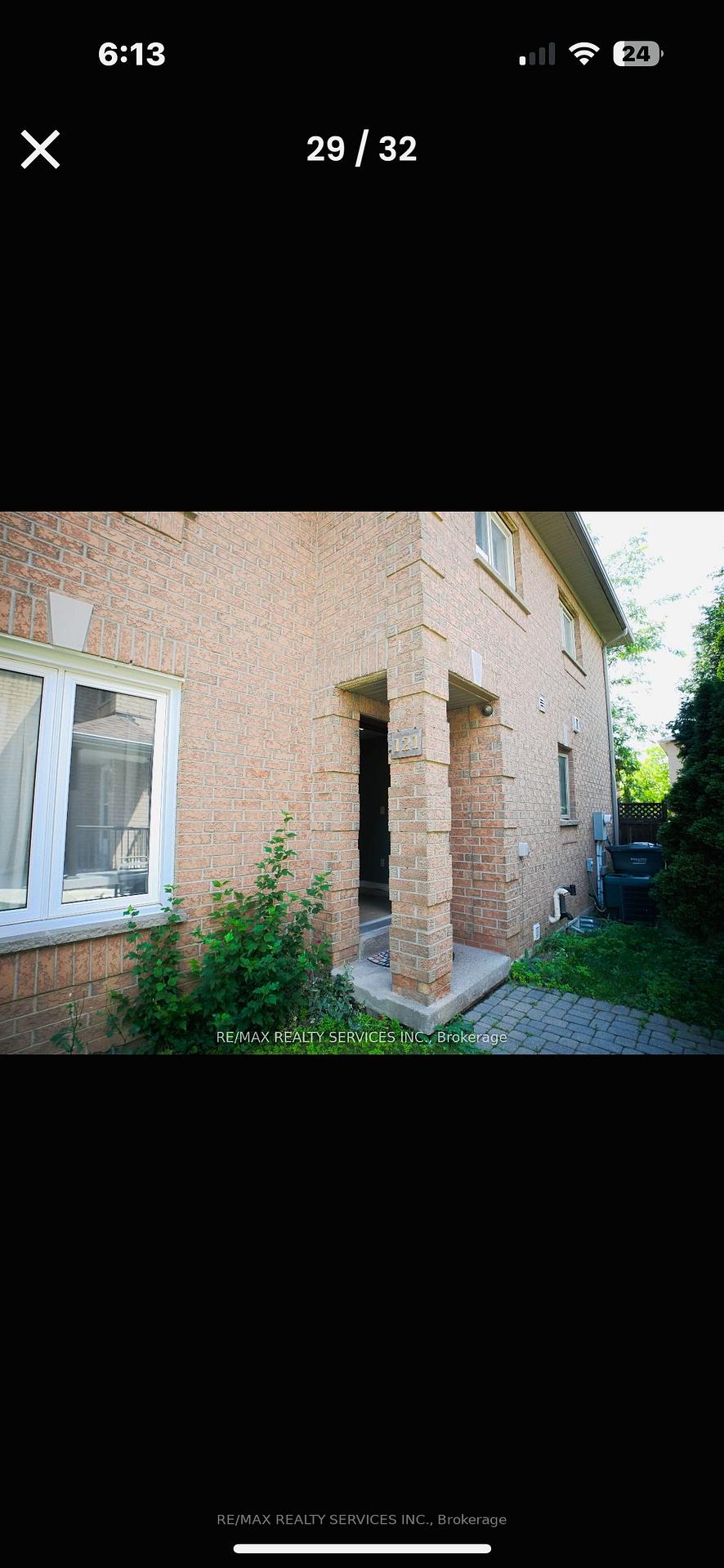 Photo 3 of 121 Pressed Brick Drive, Brampton, Brampton North — HOMEH