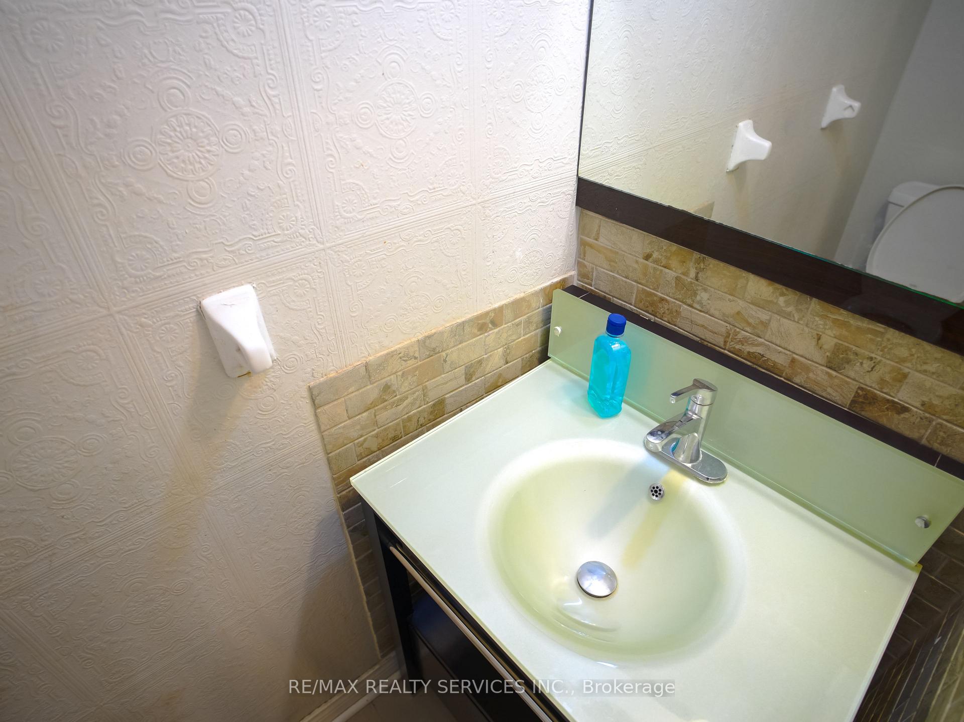 Photo 17 of 121 Pressed Brick Drive, Brampton, Brampton North — HOMEH