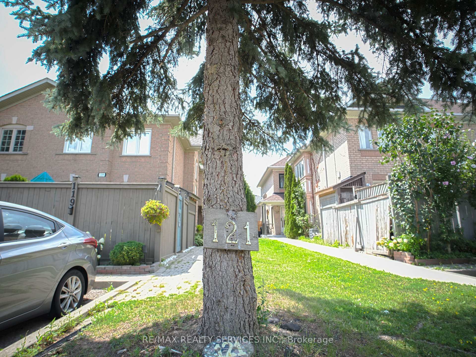 Photo 33 of 121 Pressed Brick Drive, Brampton, Brampton North — HOMEH