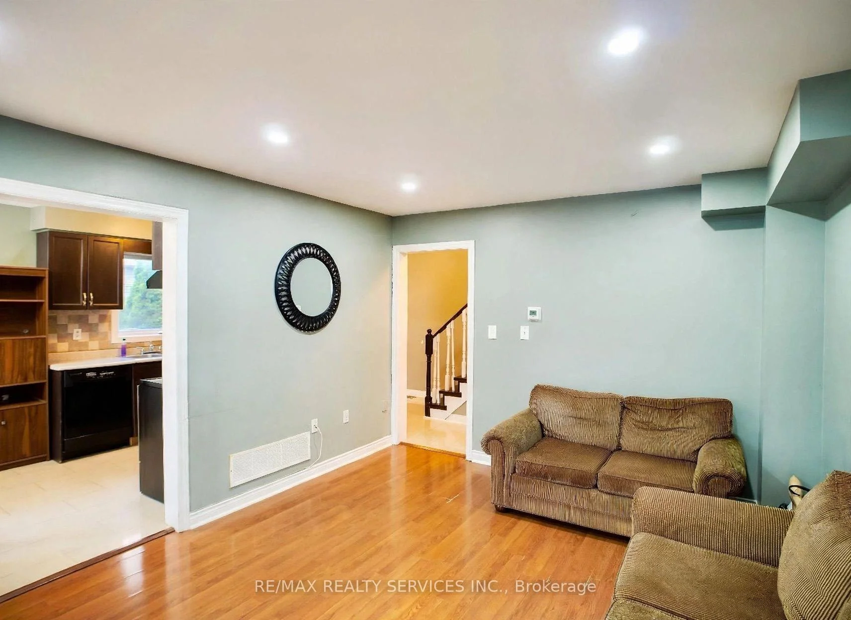 Photo 11 of 121 Pressed Brick Drive, Brampton, Brampton North — HOMEH