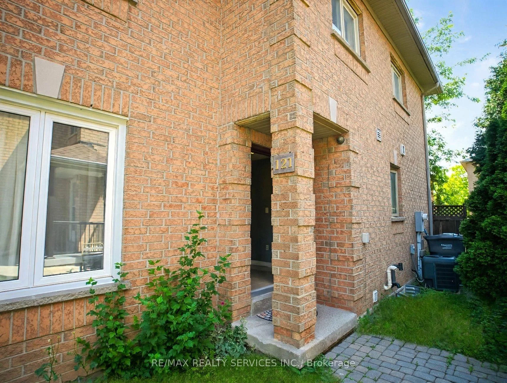 Photo 36 of 121 Pressed Brick Drive, Brampton, Brampton North — HOMEH