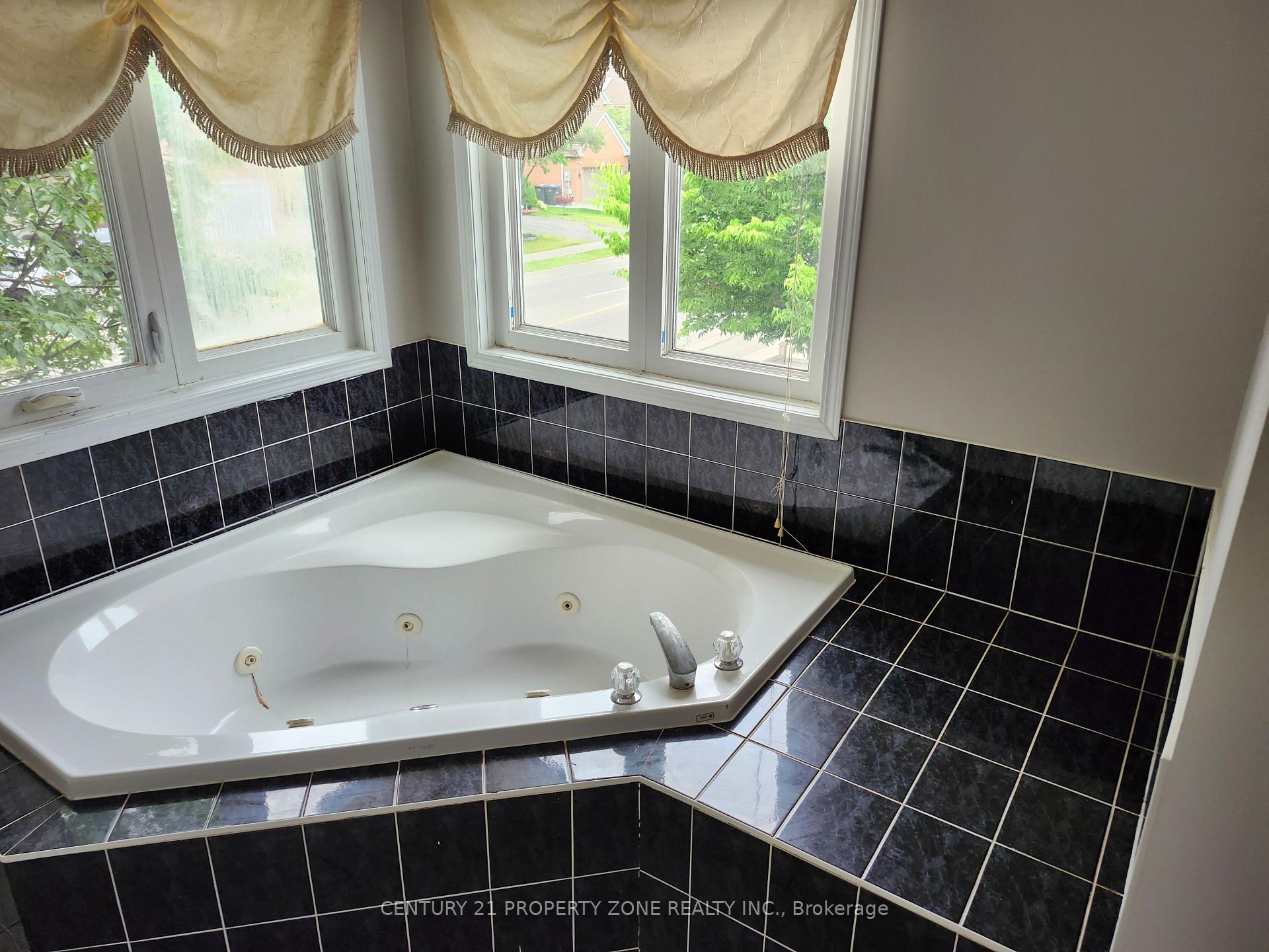 Photo 6 of Unit Main, 700 Peter Robertson Boulevard, Brampton, Sandringham-Wellington — HOMEH