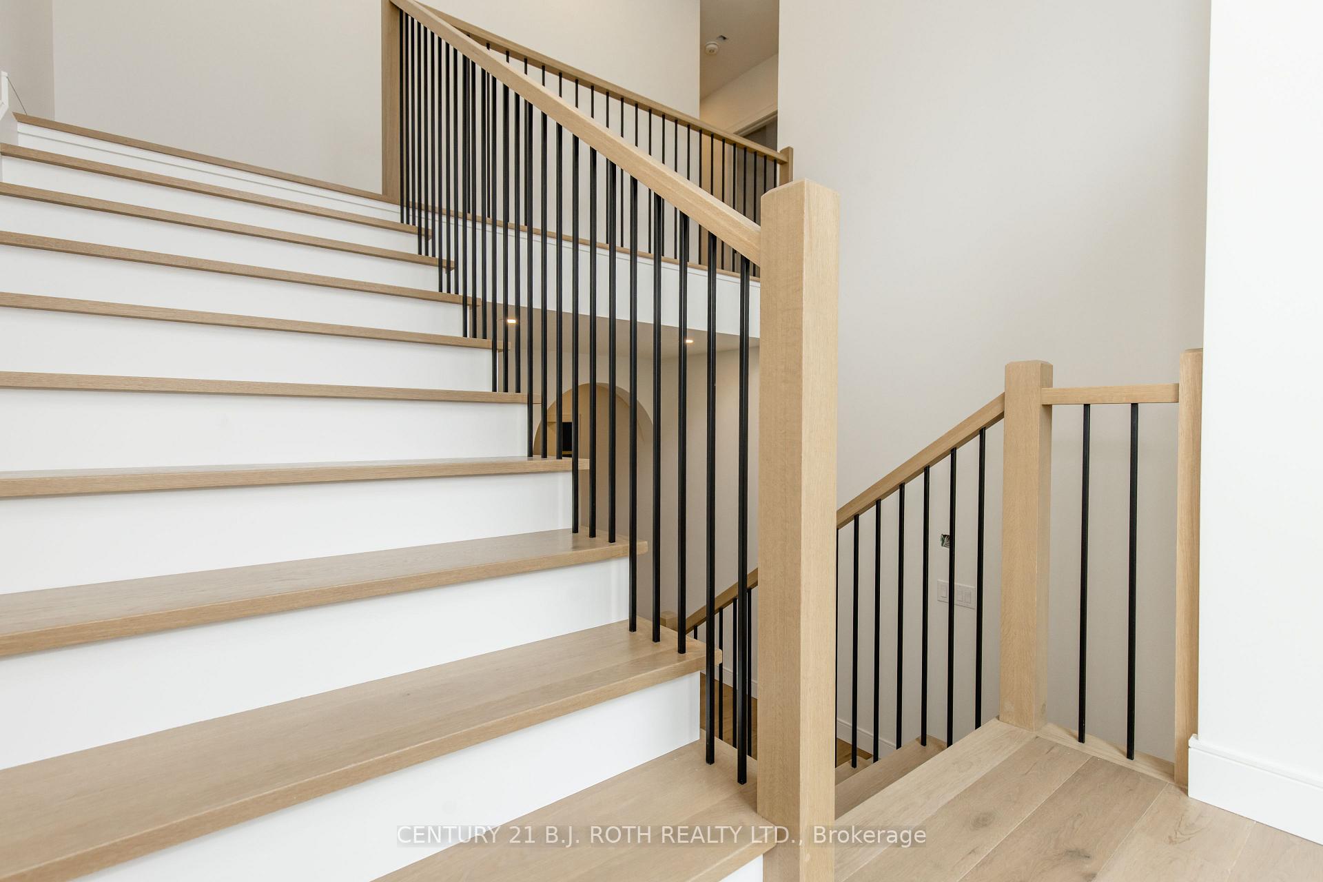 Photo 23 of 56 Brennan Avenue, Barrie, South Shore — HOMEH