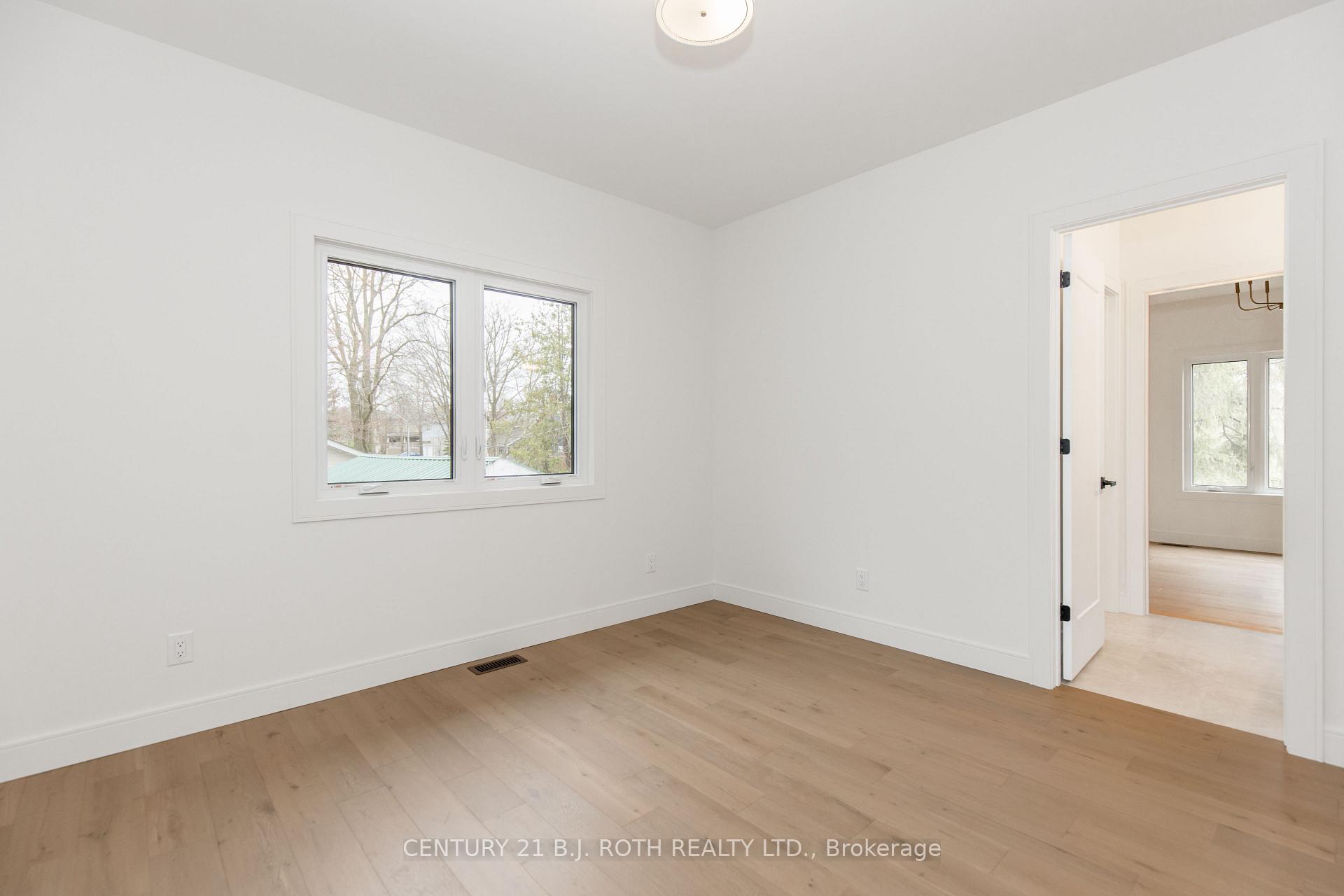 Photo 32 of 56 Brennan Avenue, Barrie, South Shore — HOMEH