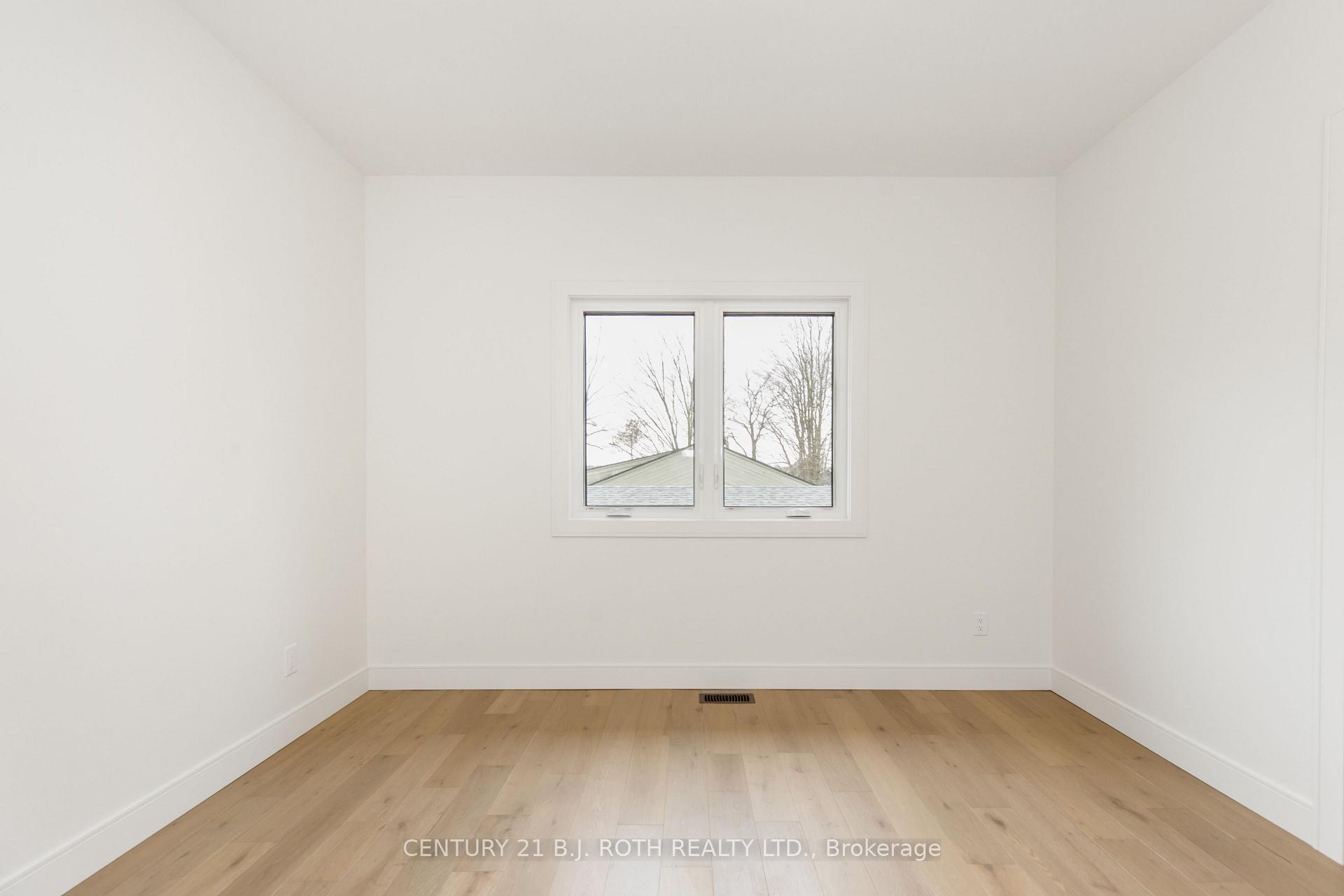 Photo 33 of 56 Brennan Avenue, Barrie, South Shore — HOMEH