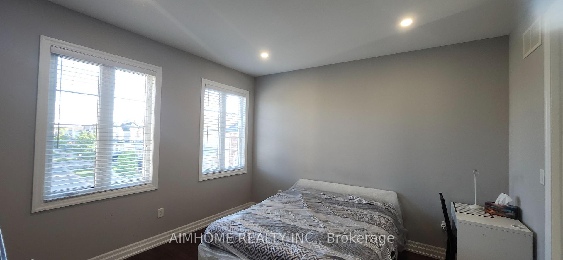Photo 9 of 58 Major Crescent, Aurora, Rural Aurora — HOMEH