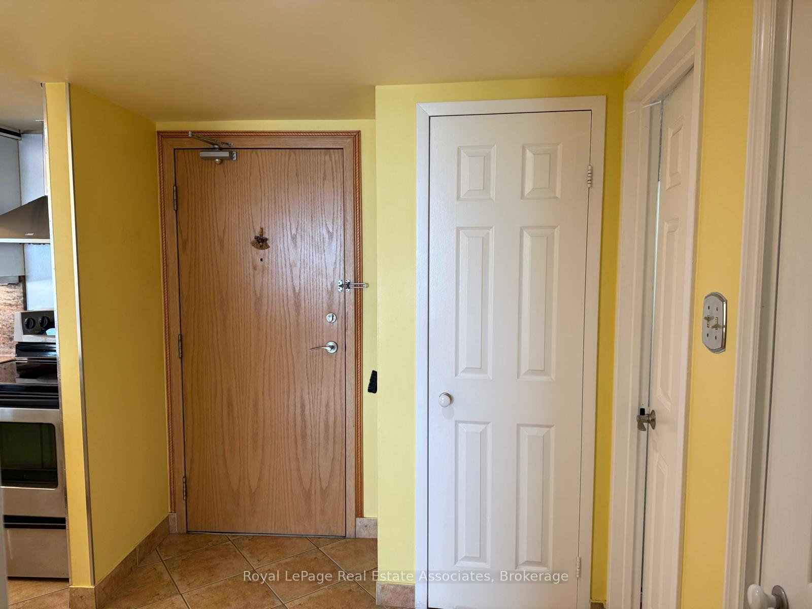 Photo 8 of Unit 3111, 77 Harbour Square, Toronto, Waterfront Communities — HOMEH