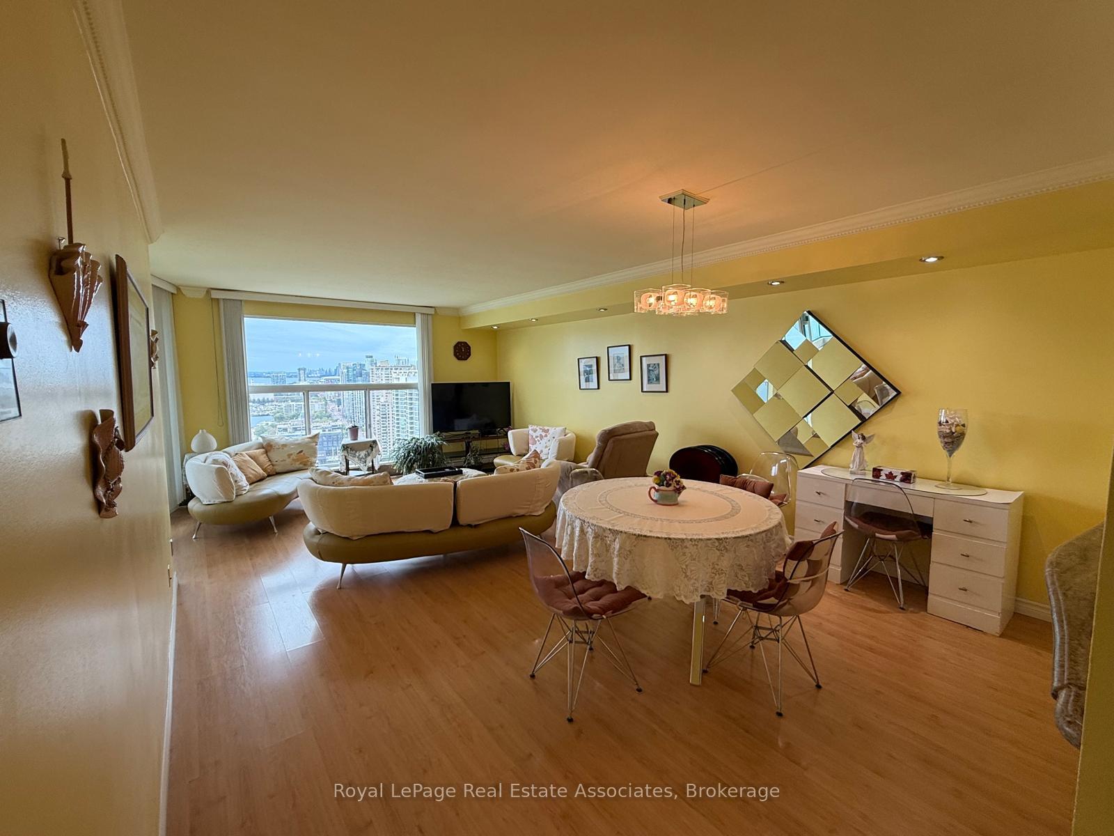 Photo 9 of Unit 3111, 77 Harbour Square, Toronto, Waterfront Communities — HOMEH