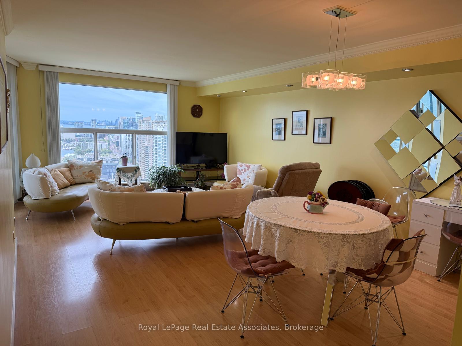 Photo 10 of Unit 3111, 77 Harbour Square, Toronto, Waterfront Communities — HOMEH