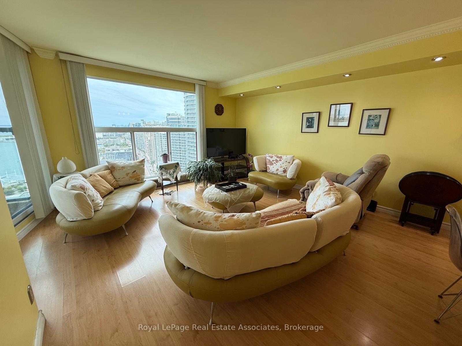 Photo 11 of Unit 3111, 77 Harbour Square, Toronto, Waterfront Communities — HOMEH