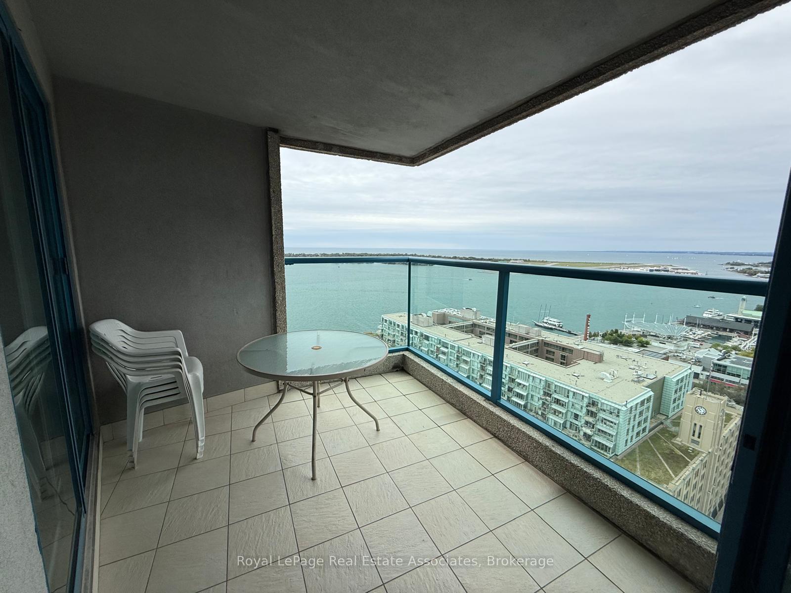 Photo 14 of Unit 3111, 77 Harbour Square, Toronto, Waterfront Communities — HOMEH