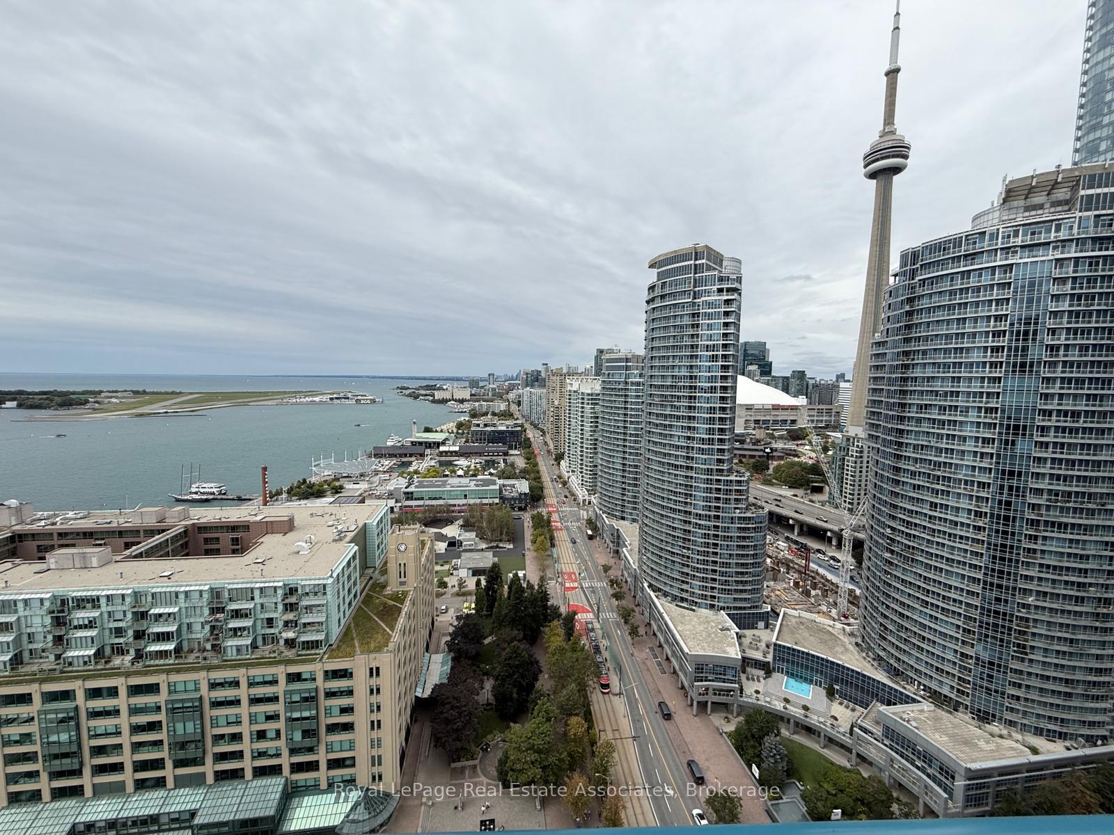 Photo 18 of Unit 3111, 77 Harbour Square, Toronto, Waterfront Communities — HOMEH