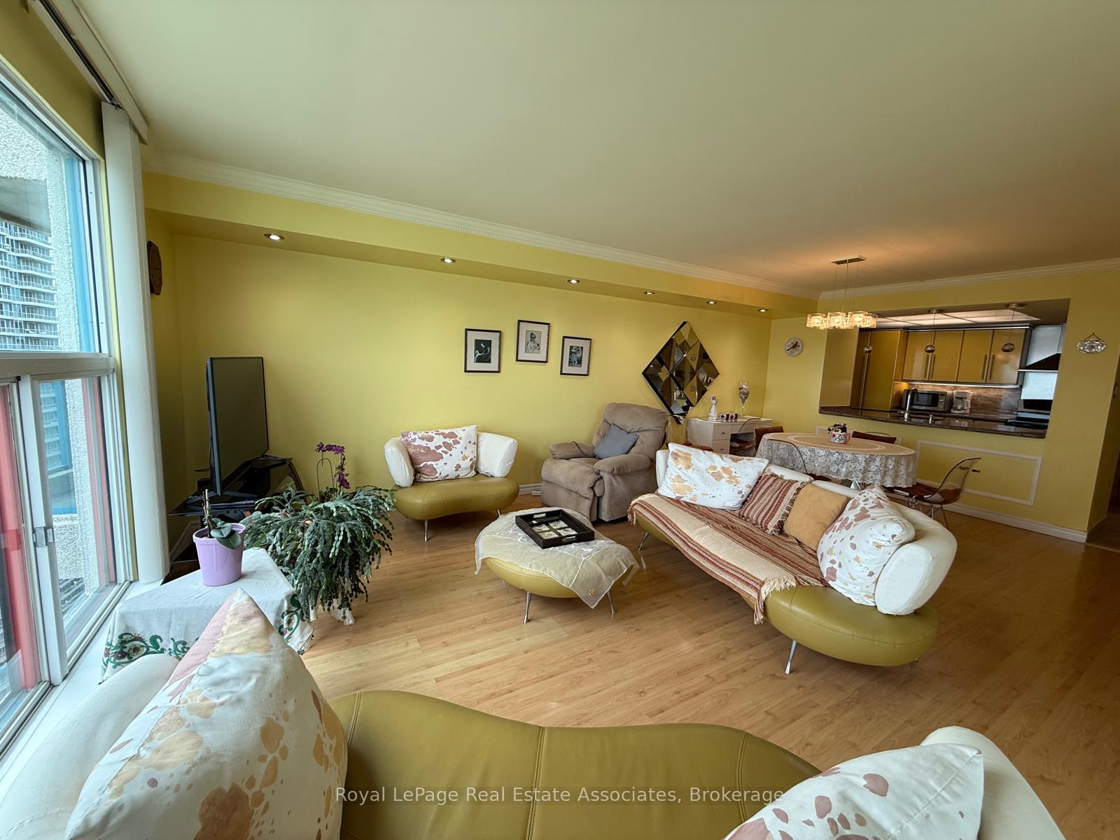 Photo 19 of Unit 3111, 77 Harbour Square, Toronto, Waterfront Communities — HOMEH