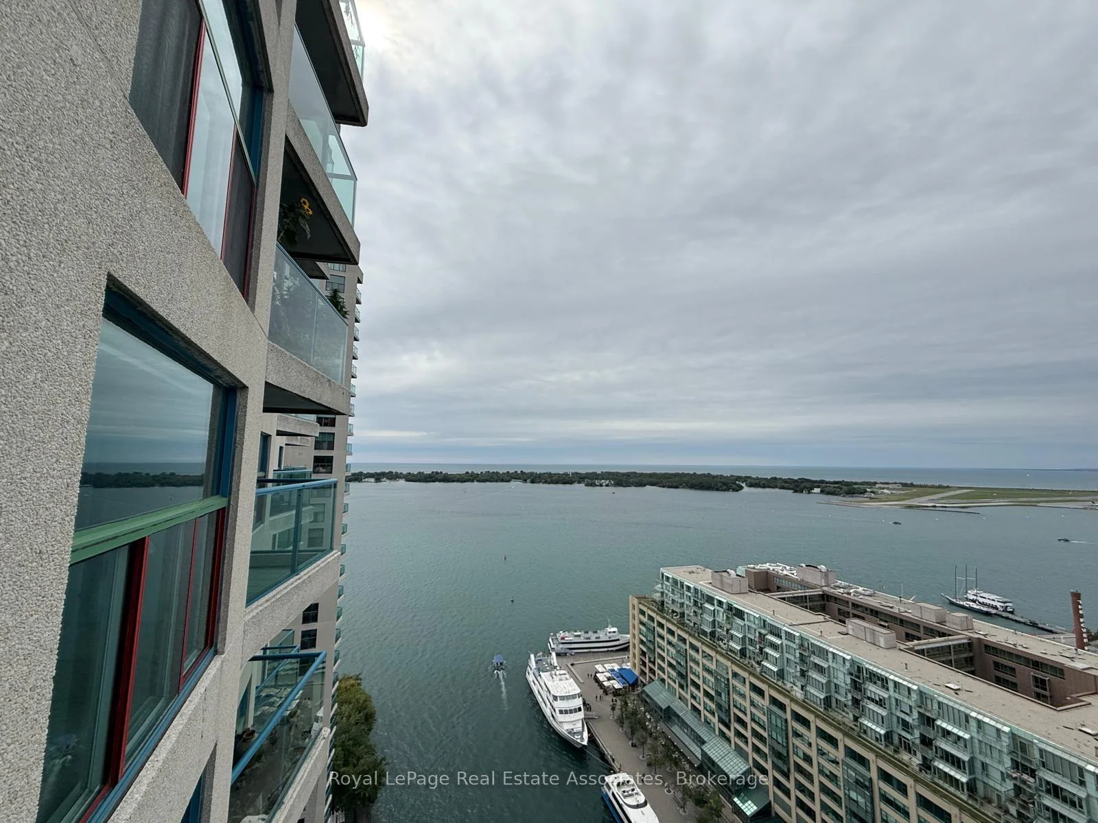 Photo 15 of Unit 3111, 77 Harbour Square, Toronto, Waterfront Communities — HOMEH
