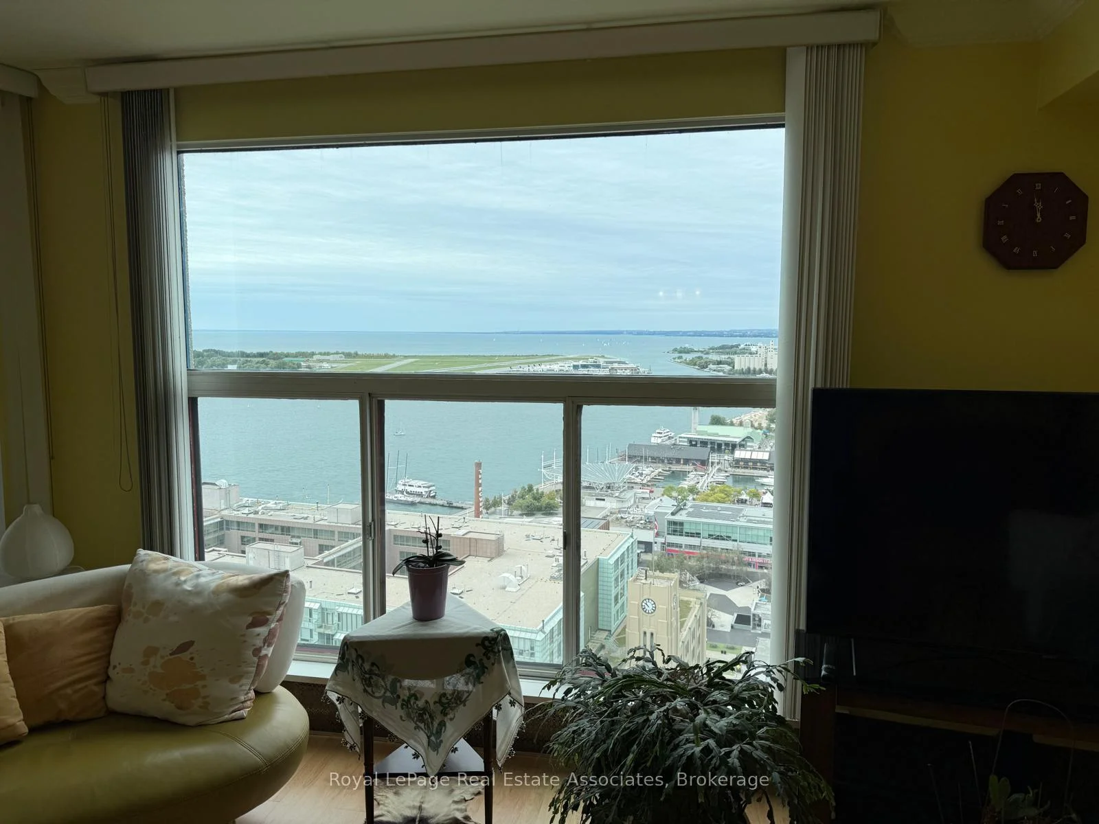 Photo 42 of Unit 3111, 77 Harbour Square, Toronto, Waterfront Communities — HOMEH