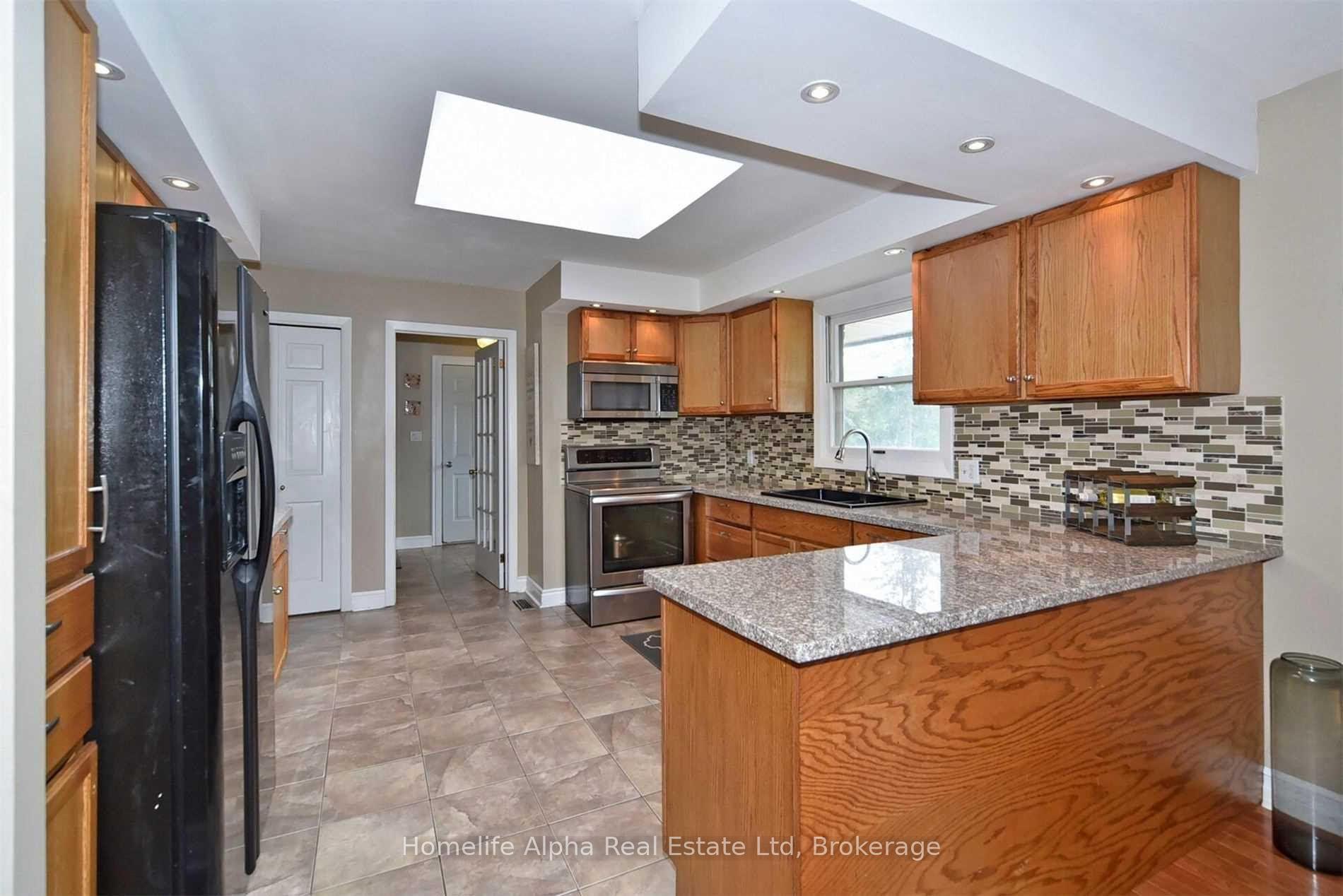 Photo 2 of 607 Bickle Drive, Oshawa, Northwood — HOMEH