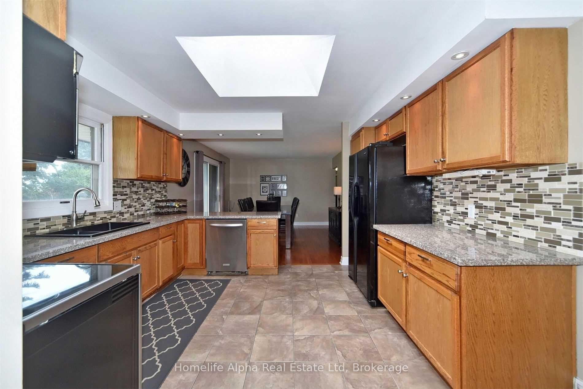 Photo 4 of 607 Bickle Drive, Oshawa, Northwood — HOMEH