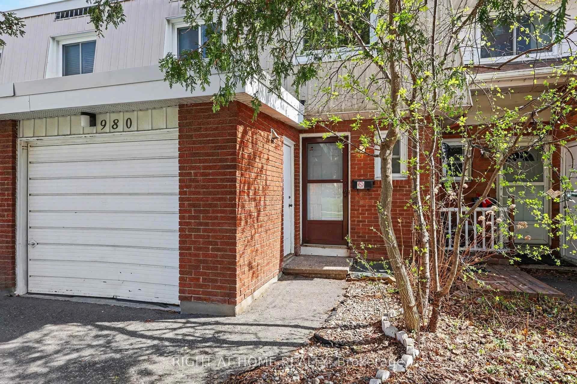 Photo 4 of Unit 207, 980 Gulf Place, Ottawa, Carson Meadows — HOMEH