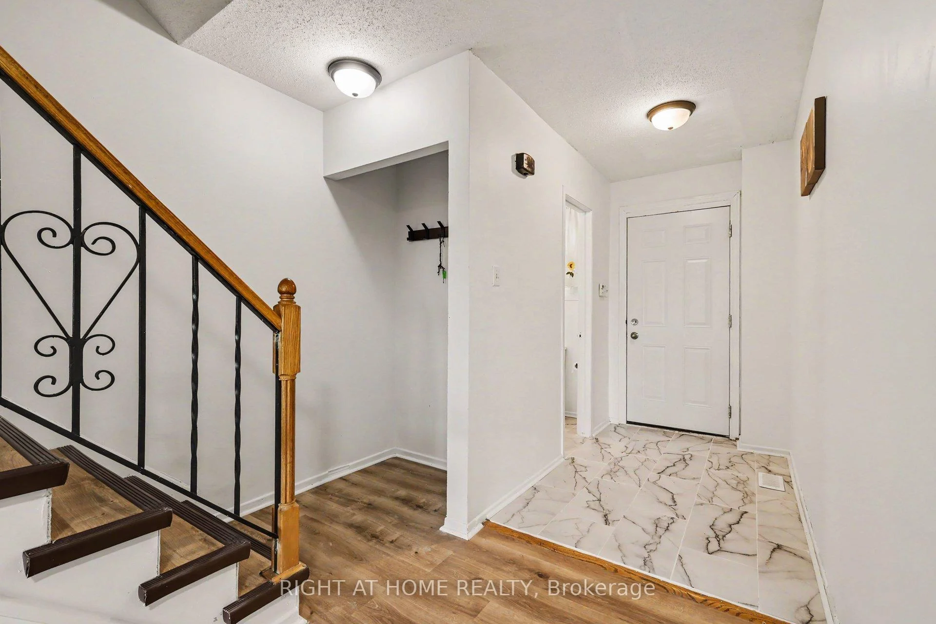 Photo 6 of Unit 207, 980 Gulf Place, Ottawa, Carson Meadows — HOMEH