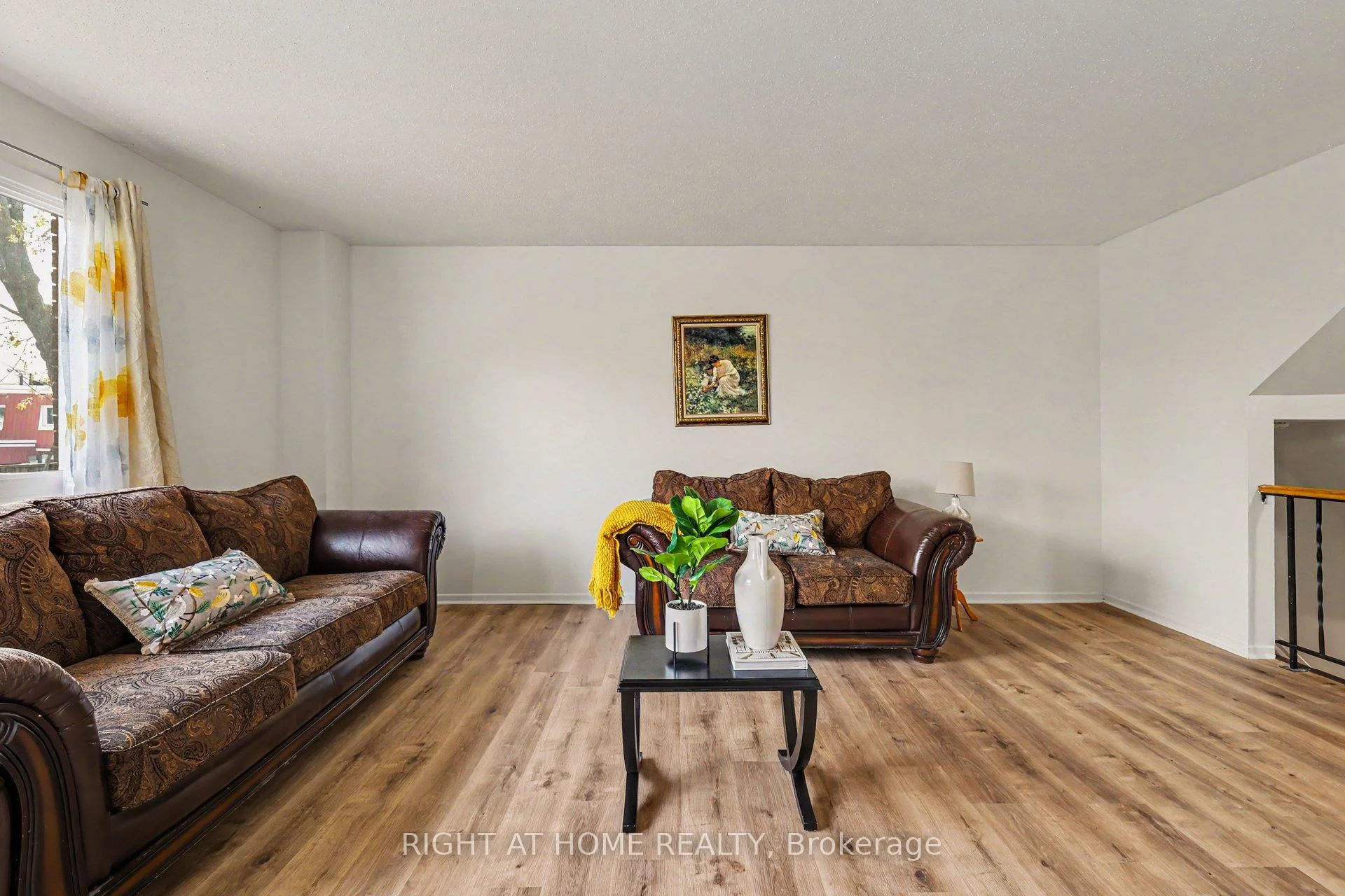 Photo 8 of Unit 207, 980 Gulf Place, Ottawa, Carson Meadows — HOMEH