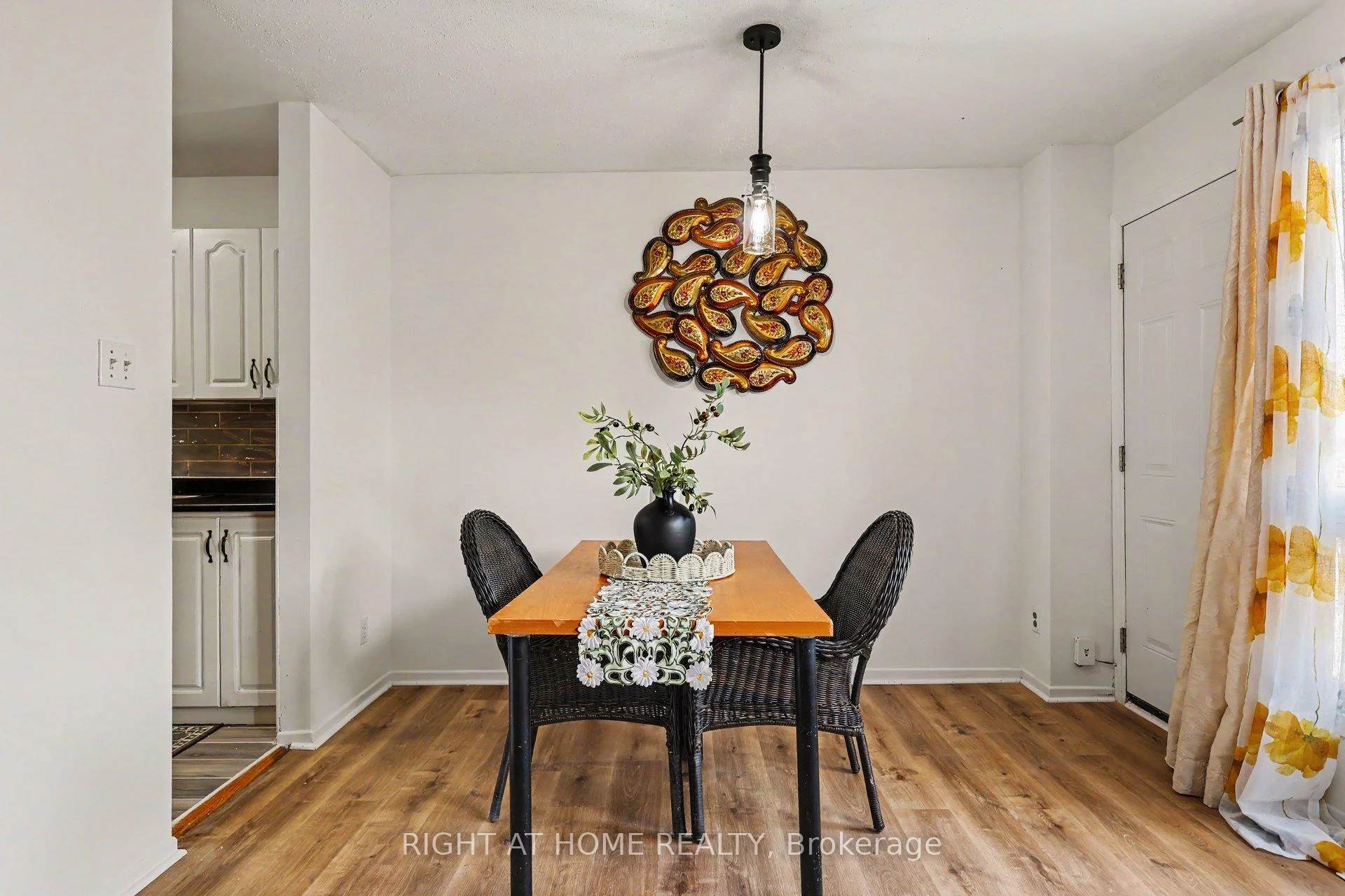Photo 11 of Unit 207, 980 Gulf Place, Ottawa, Carson Meadows — HOMEH