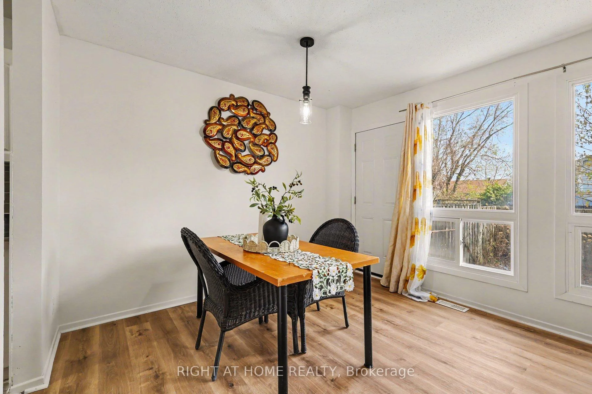 Photo 12 of Unit 207, 980 Gulf Place, Ottawa, Carson Meadows — HOMEH