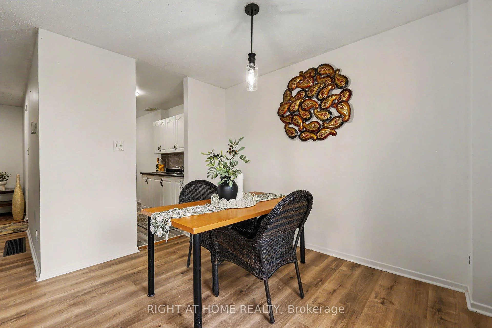 Photo 13 of Unit 207, 980 Gulf Place, Ottawa, Carson Meadows — HOMEH