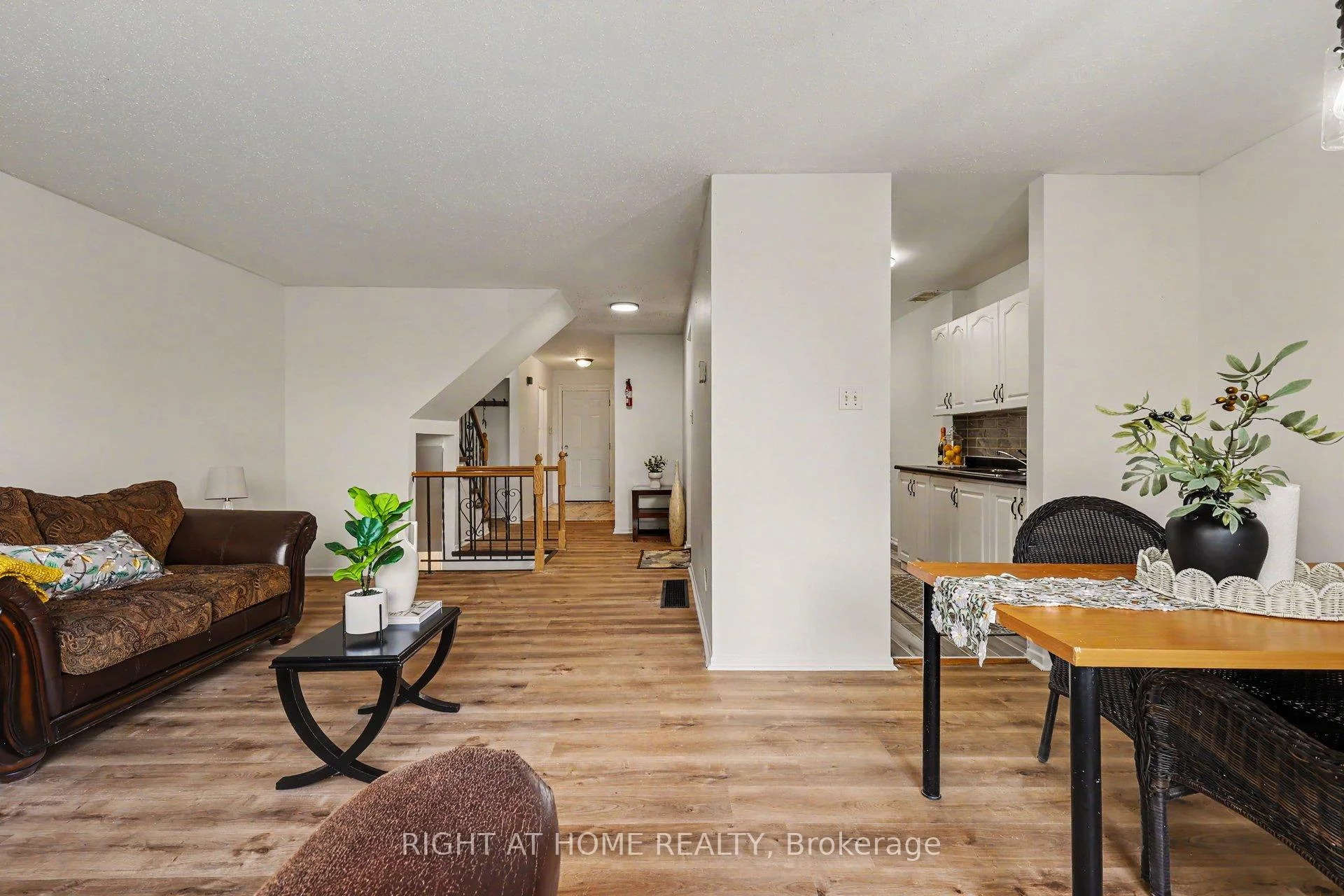 Photo 14 of Unit 207, 980 Gulf Place, Ottawa, Carson Meadows — HOMEH