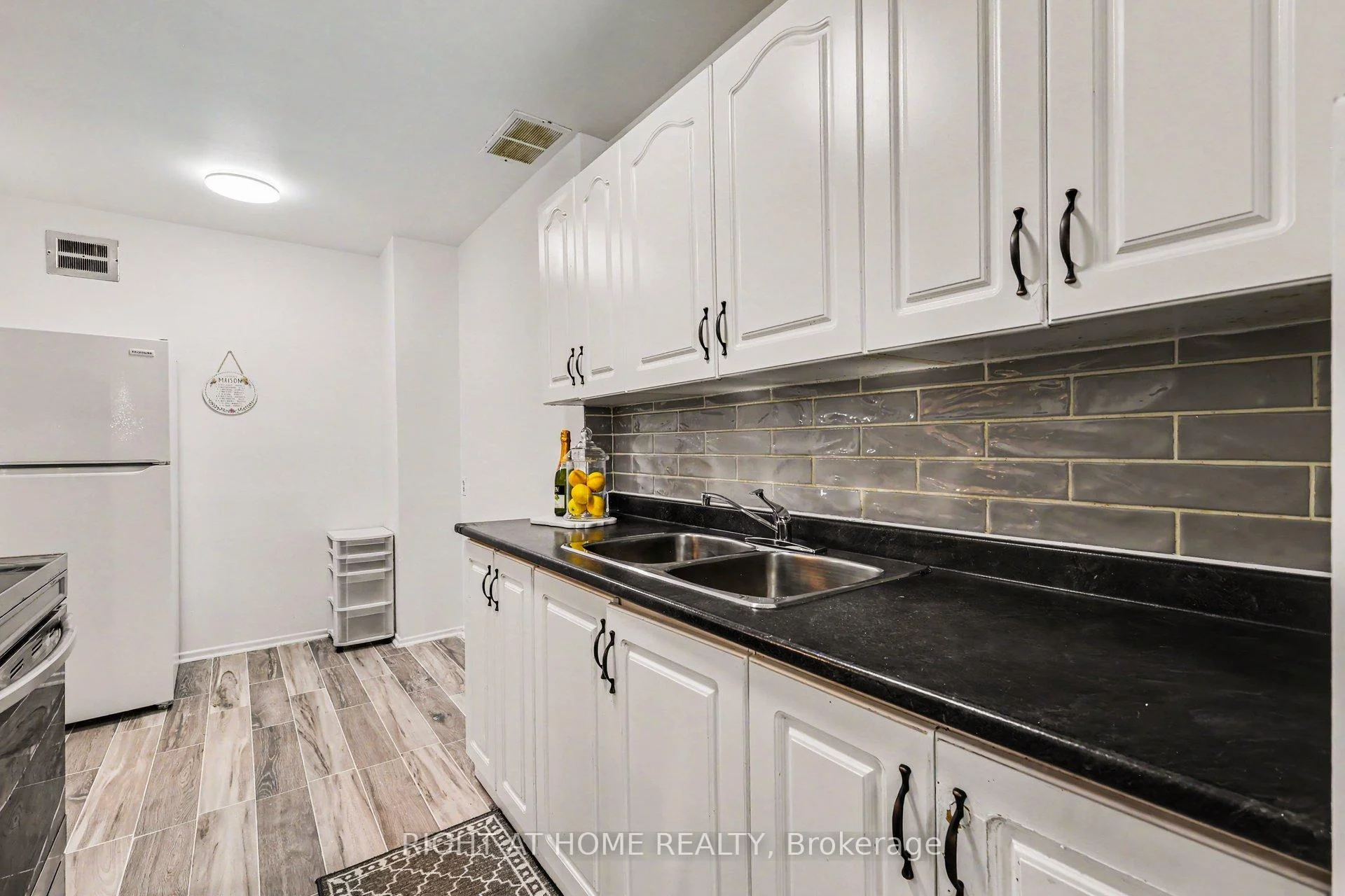 Photo 17 of Unit 207, 980 Gulf Place, Ottawa, Carson Meadows — HOMEH