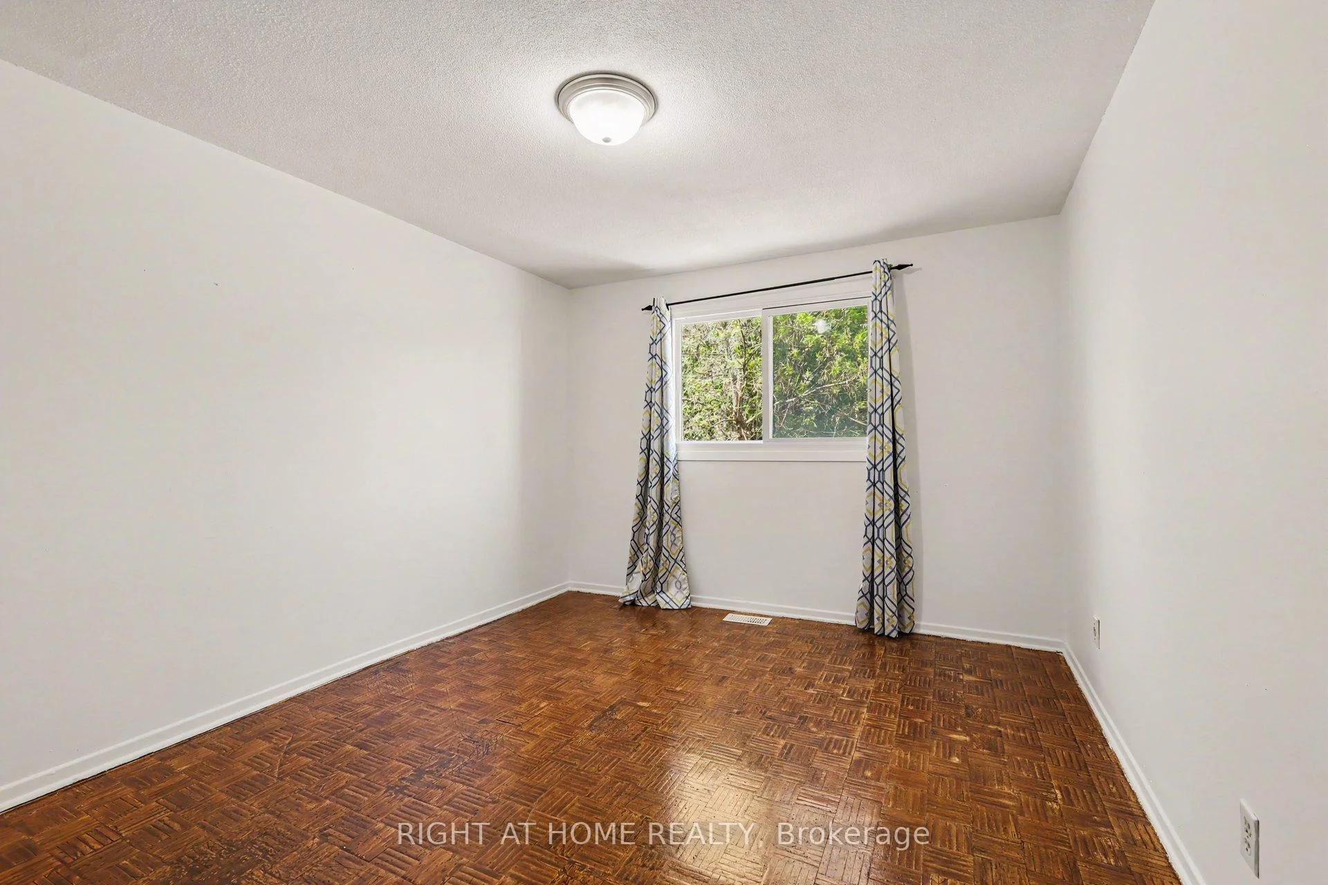 Photo 18 of Unit 207, 980 Gulf Place, Ottawa, Carson Meadows — HOMEH
