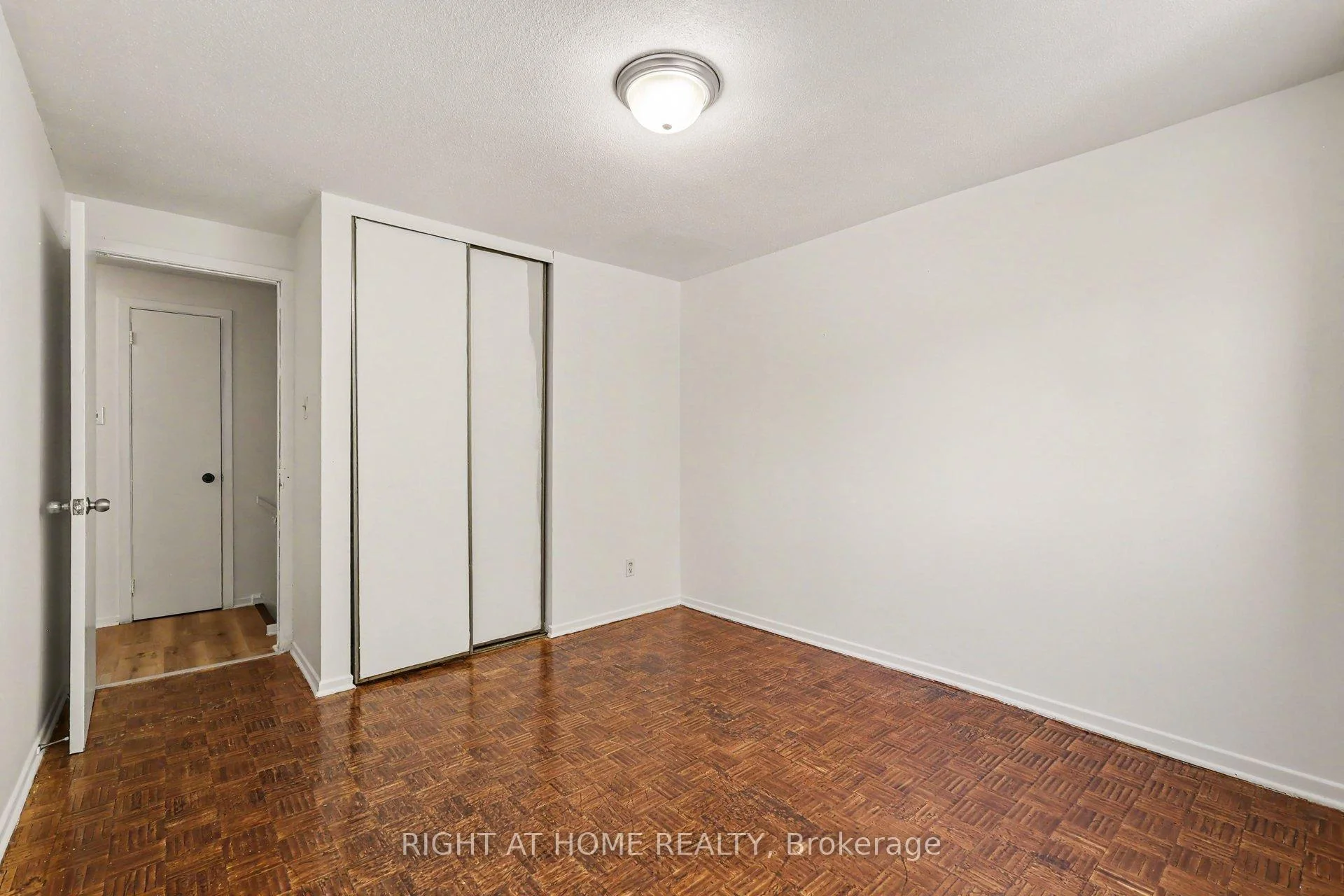 Photo 19 of Unit 207, 980 Gulf Place, Ottawa, Carson Meadows — HOMEH