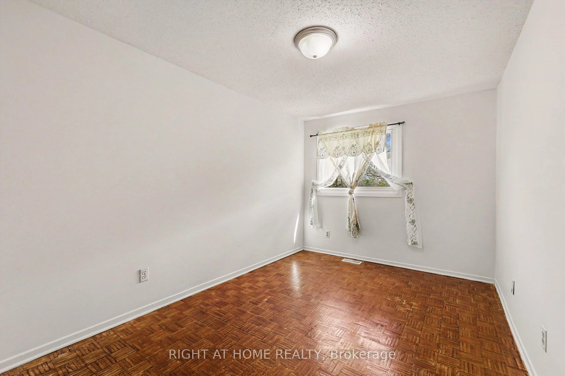 Photo 22 of Unit 207, 980 Gulf Place, Ottawa, Carson Meadows — HOMEH