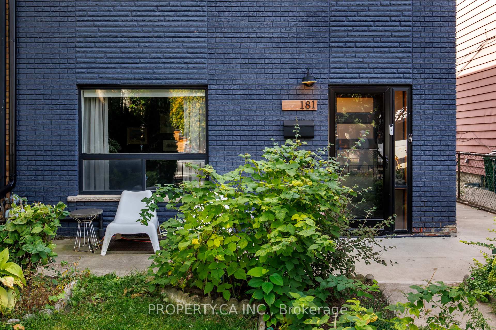 Photo 2 of Unit Upper, 181 Argyle Street, Toronto, Little Portugal — HOMEH