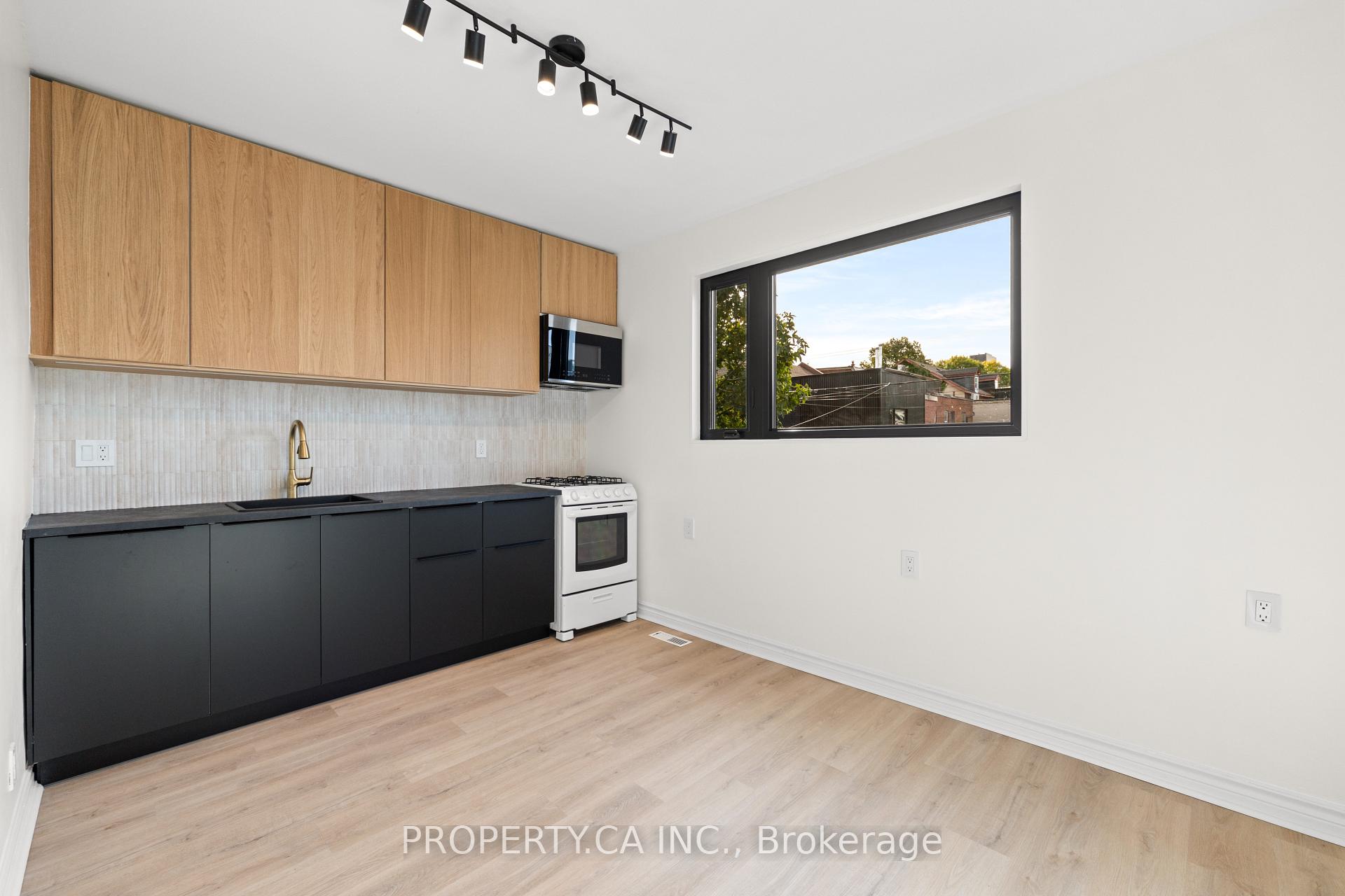 Photo 7 of Unit Upper, 181 Argyle Street, Toronto, Little Portugal — HOMEH