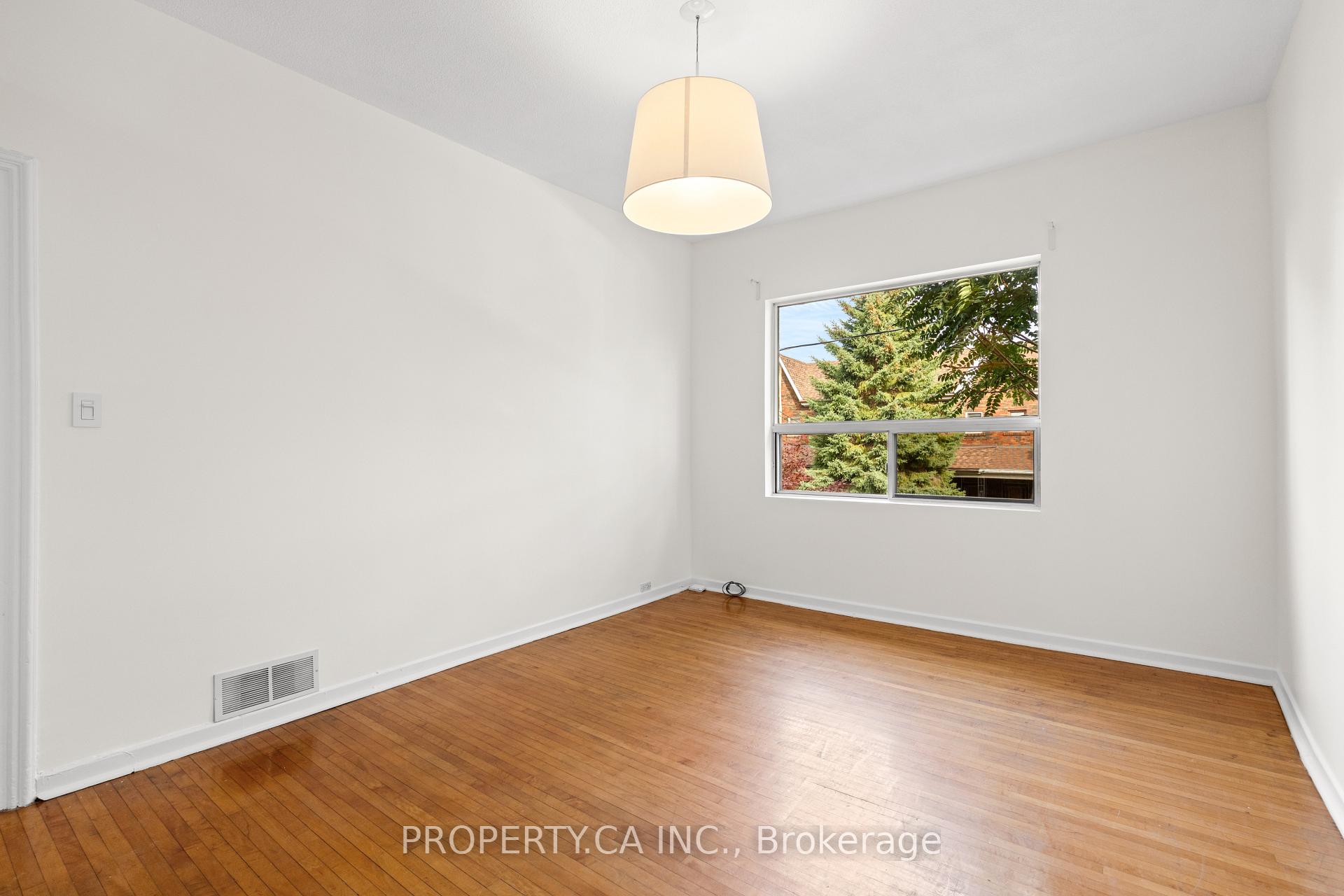 Photo 16 of Unit Upper, 181 Argyle Street, Toronto, Little Portugal — HOMEH