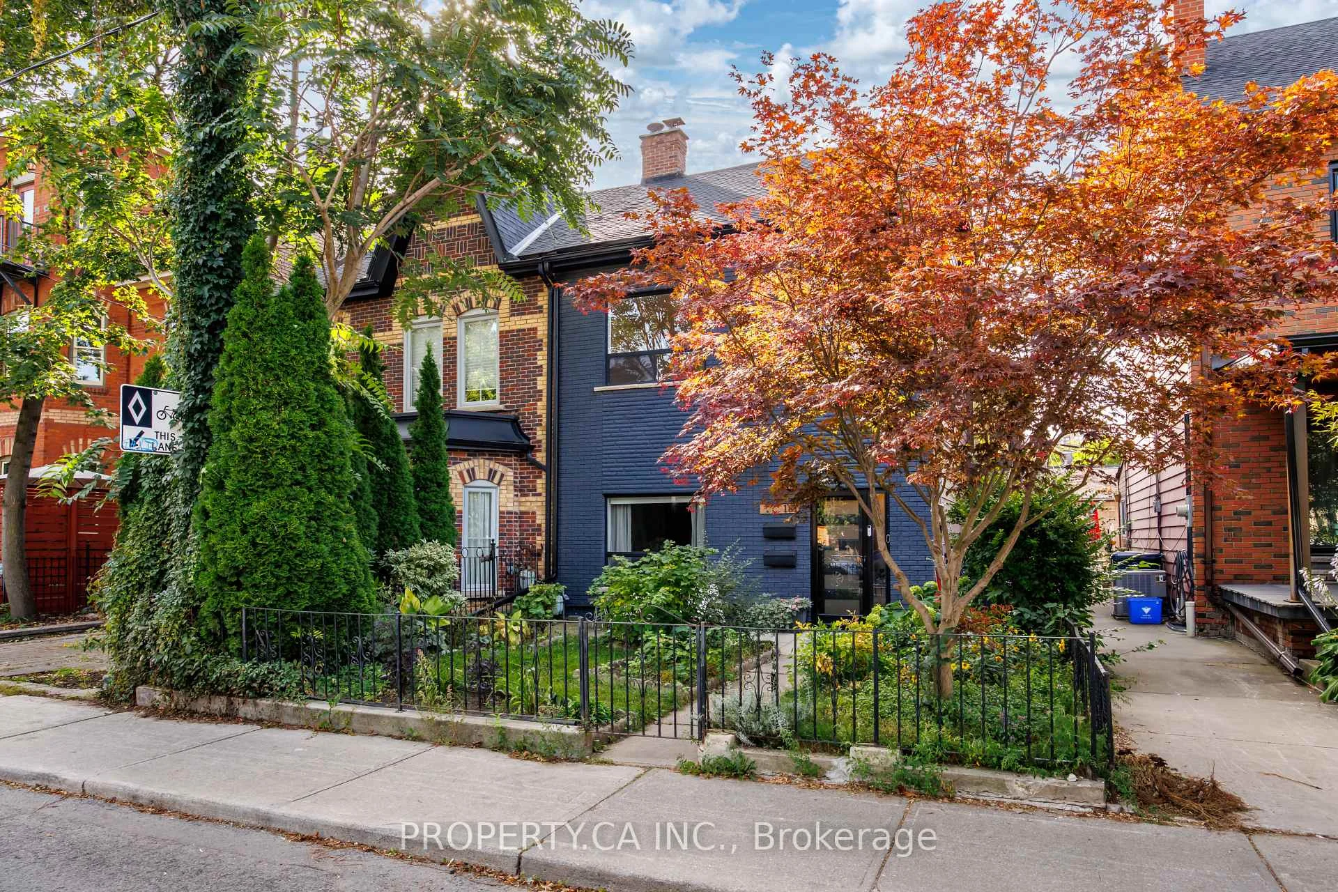 Photo 3 of Unit Upper, 181 Argyle Street, Toronto, Little Portugal — HOMEH