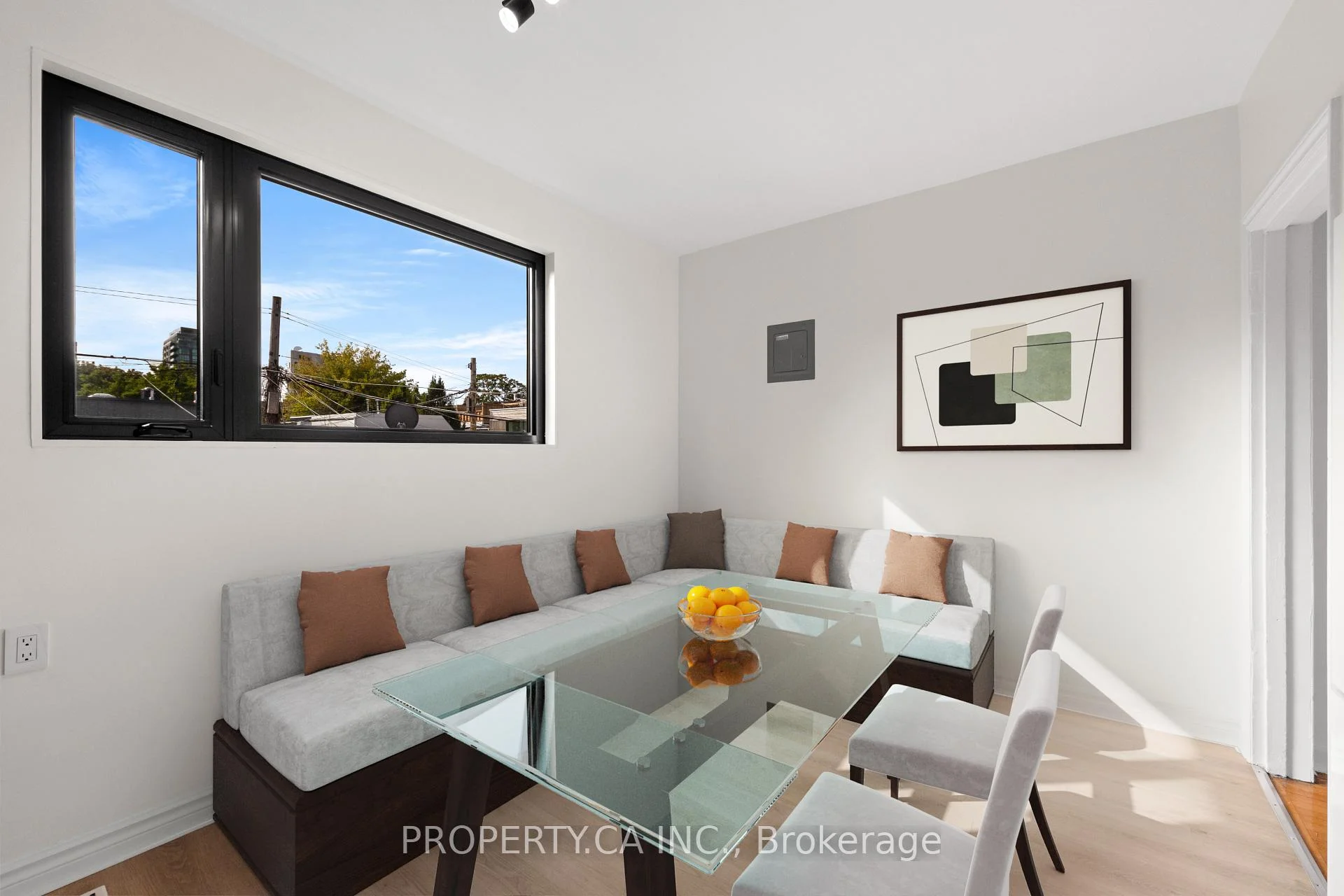 Photo 9 of Unit Upper, 181 Argyle Street, Toronto, Little Portugal — HOMEH