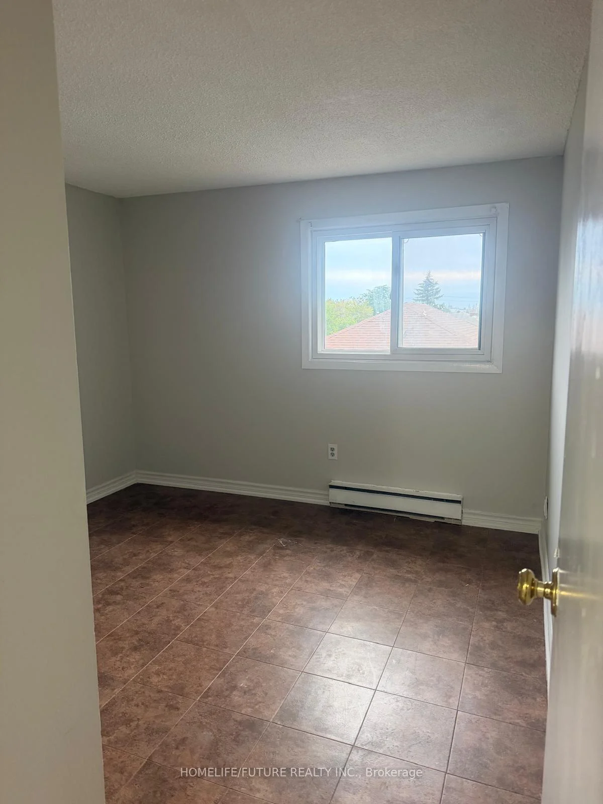 Photo 10 of Unit 2, 255 Porter Street, Oshawa, Lakeview — HOMEH