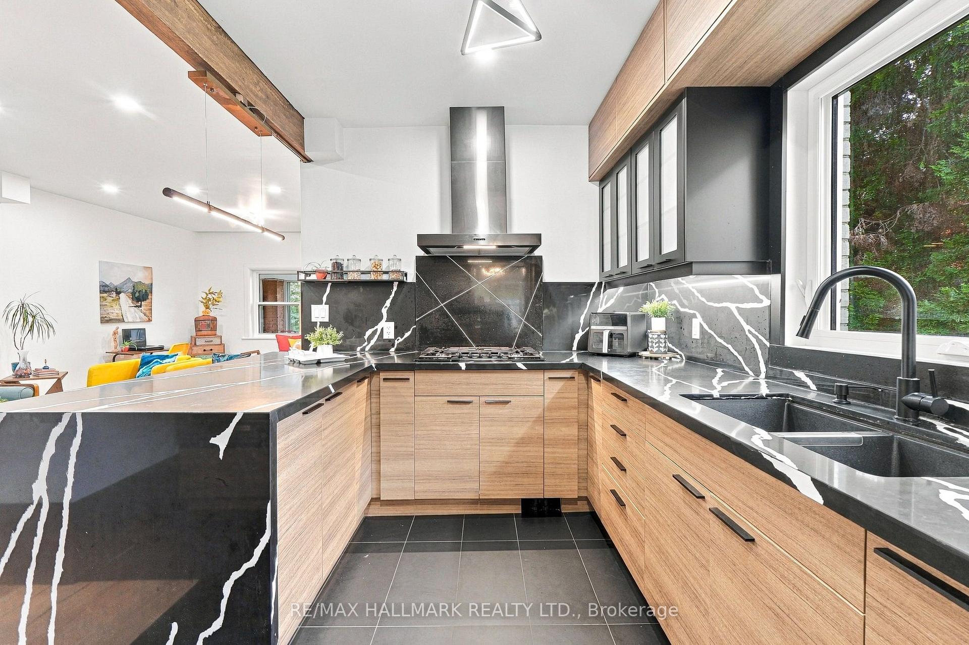 Photo 13 of 196 Wallace Street, Vaughan, Vaughan Grove — HOMEH