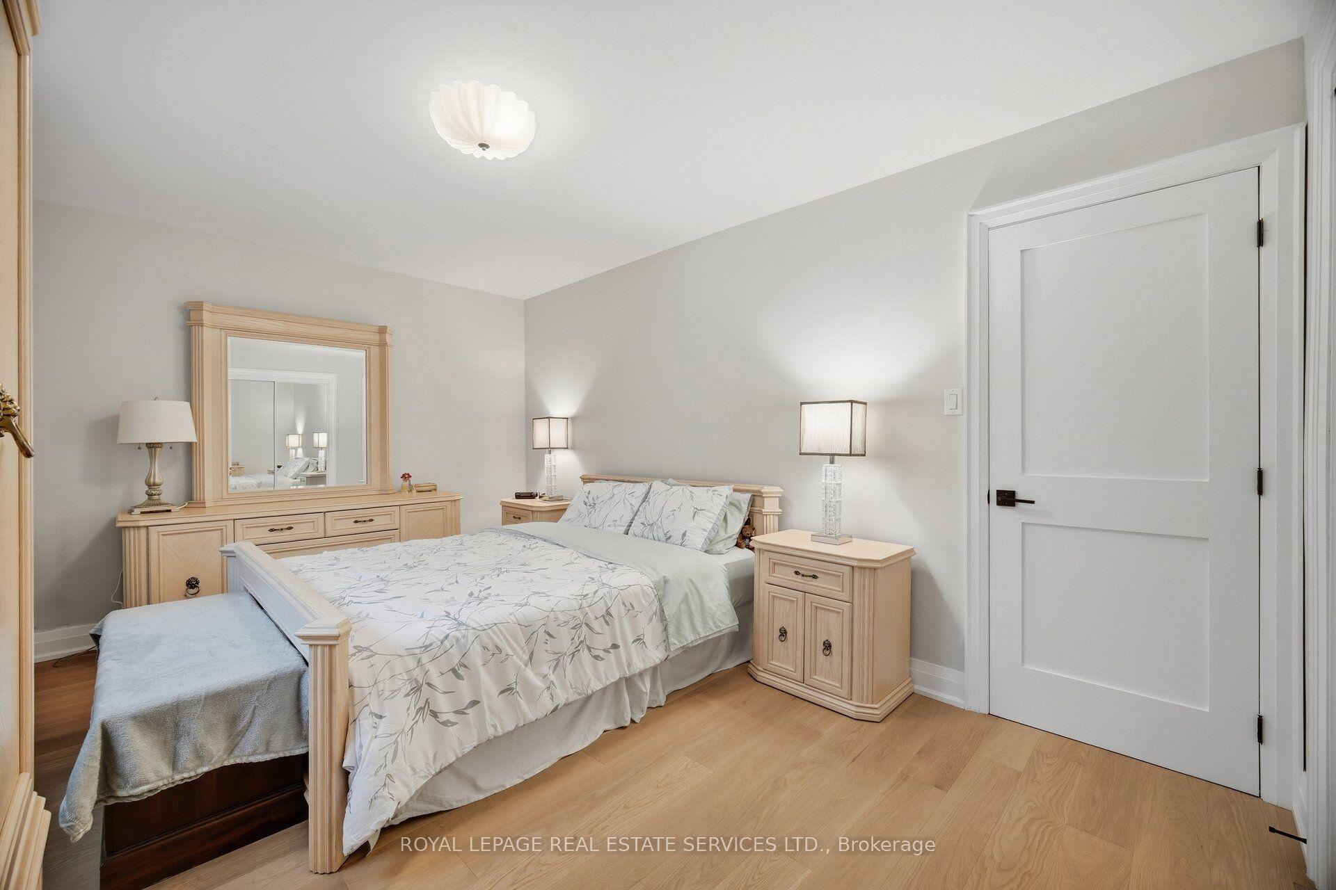 Photo 34 of 726 Netherton Crescent, Mississauga, Applewood — HOMEH