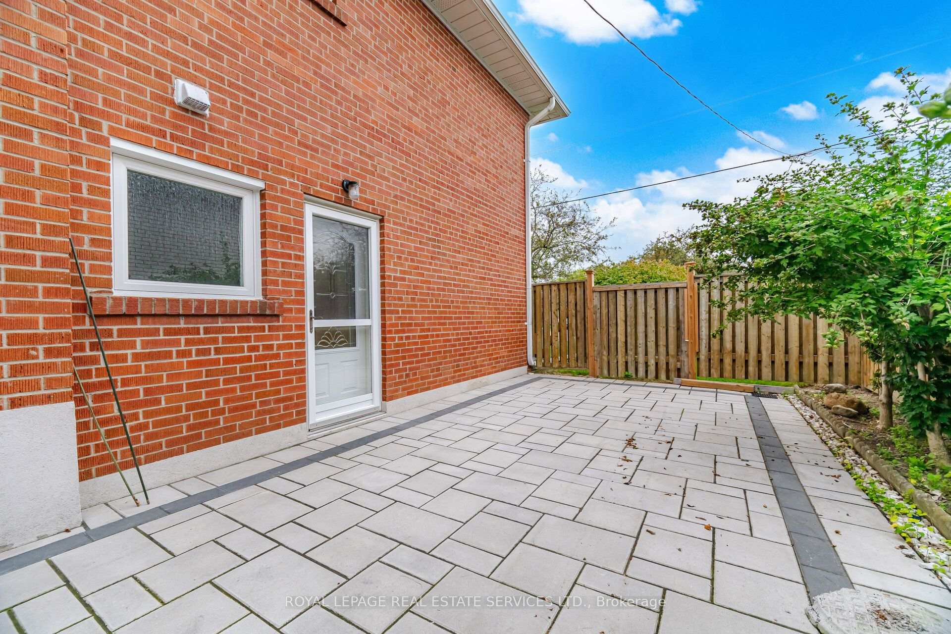 Photo 41 of 726 Netherton Crescent, Mississauga, Applewood — HOMEH