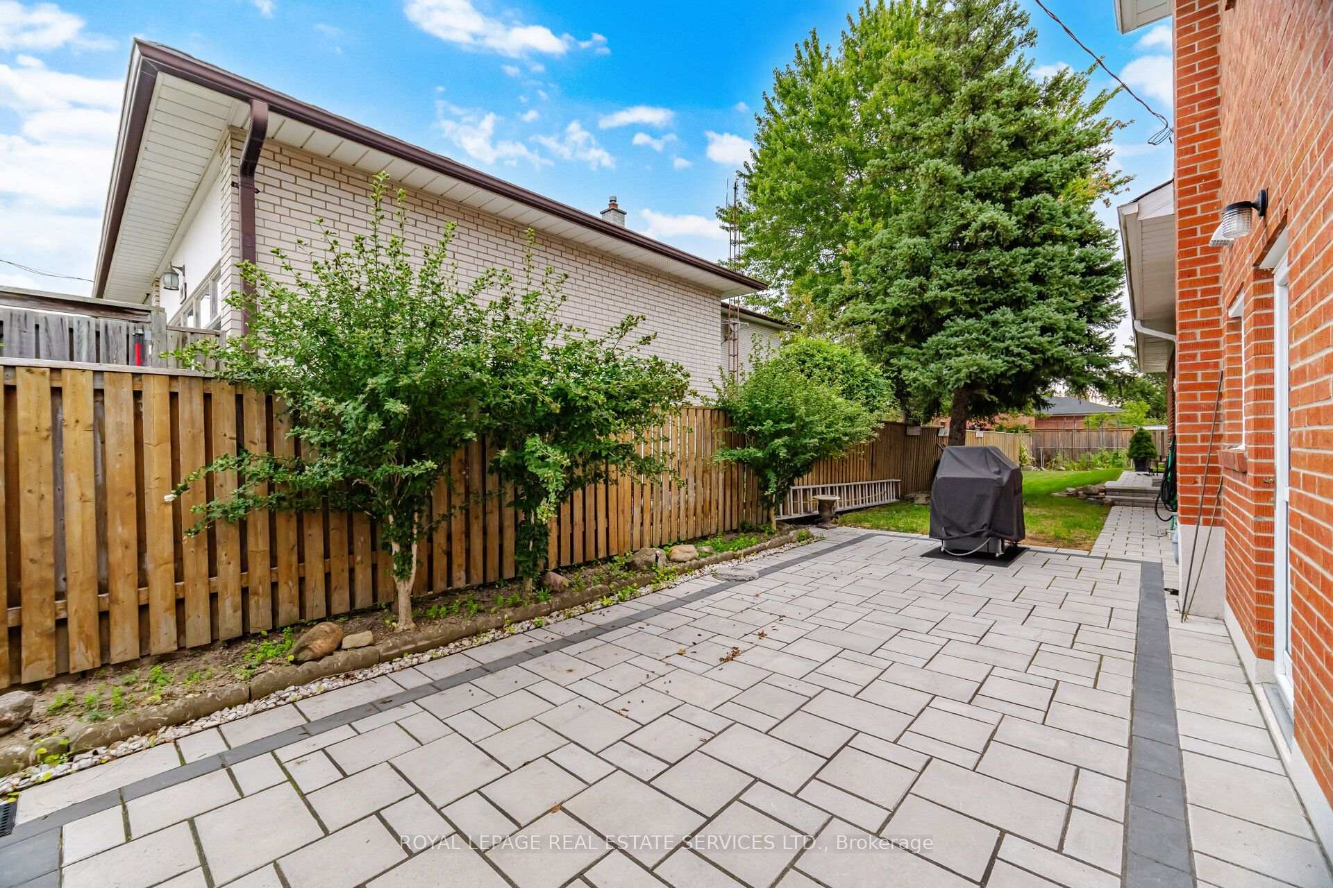 Photo 42 of 726 Netherton Crescent, Mississauga, Applewood — HOMEH