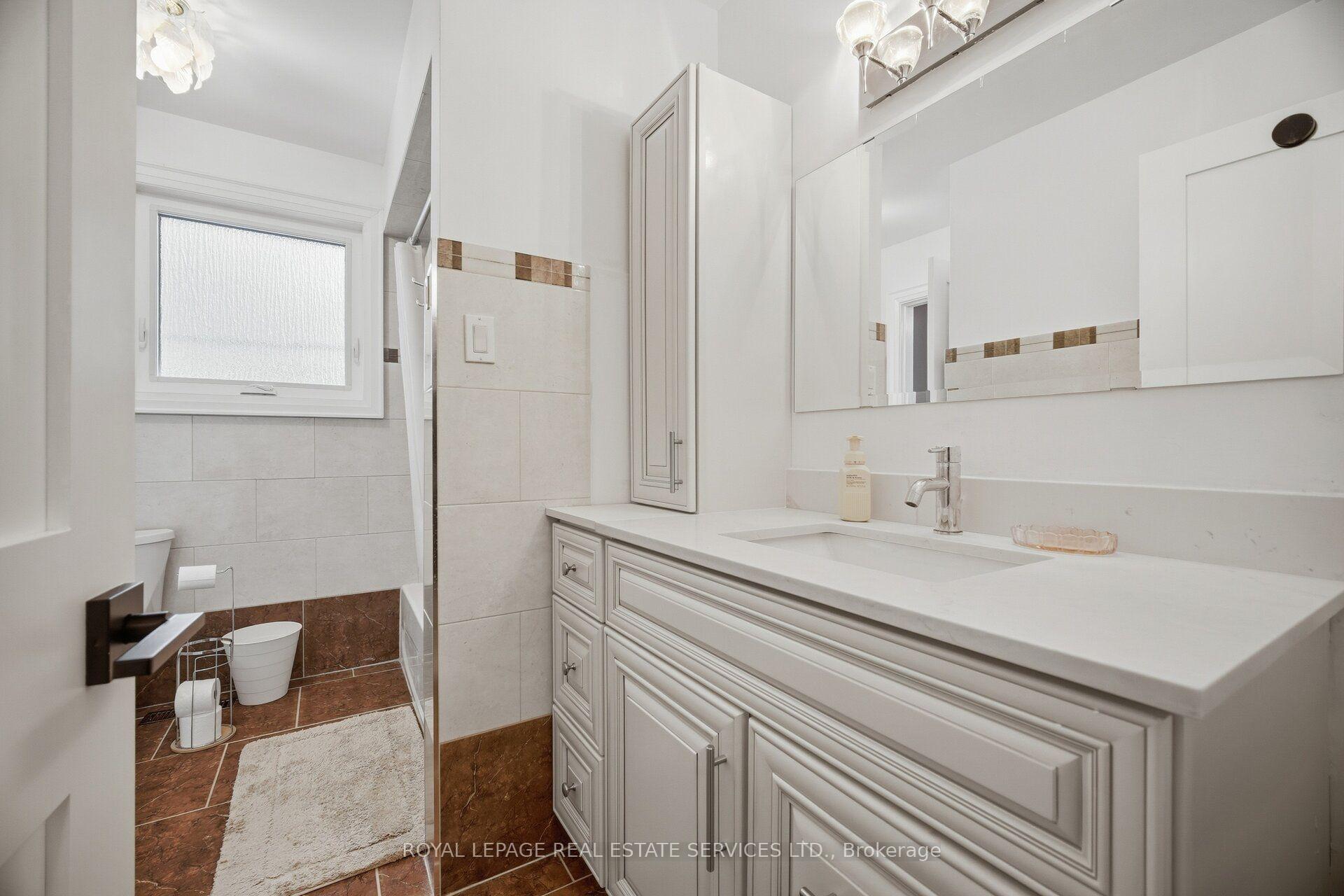 Photo 28 of 726 Netherton Crescent, Mississauga, Applewood — HOMEH