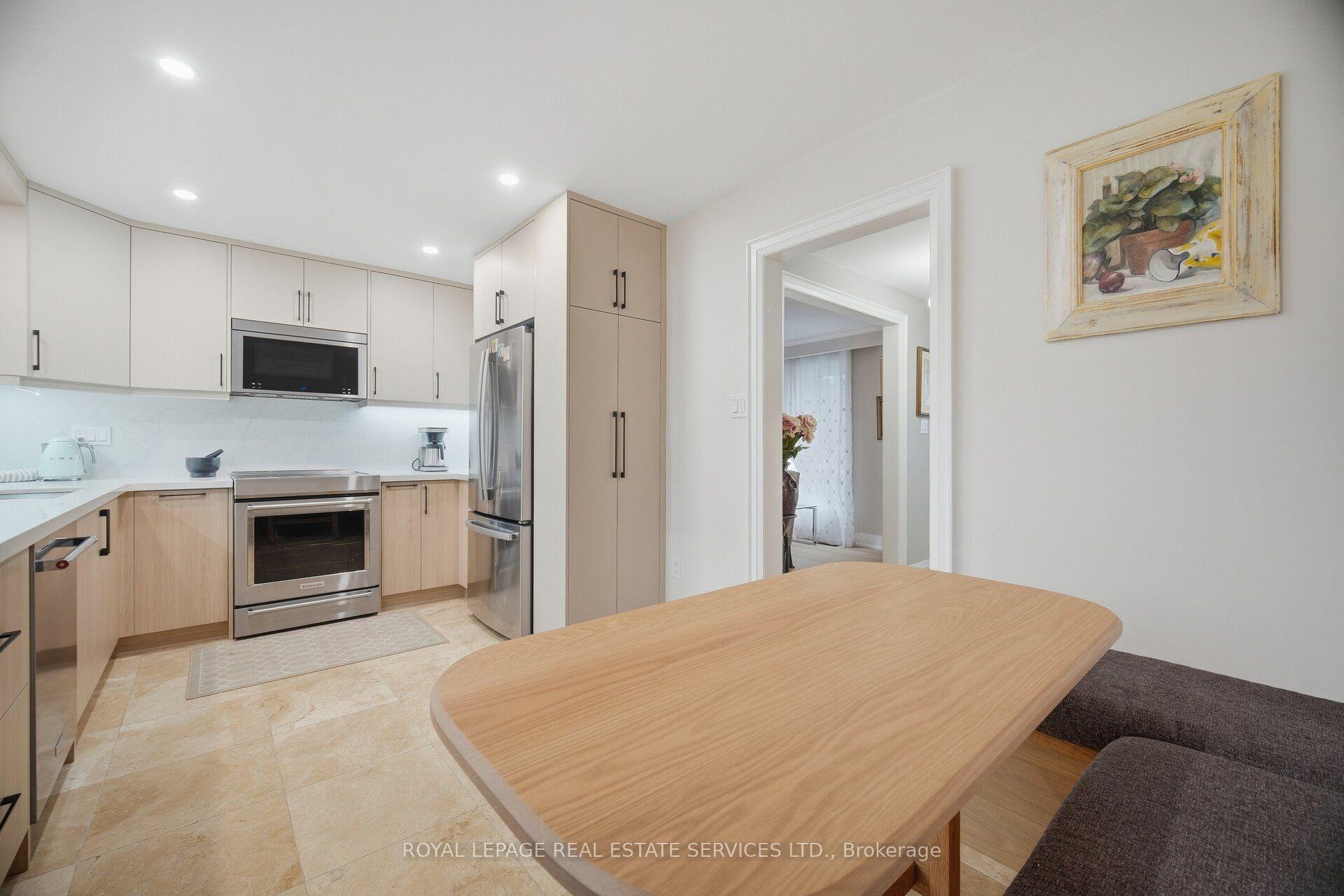 Photo 15 of 726 Netherton Crescent, Mississauga, Applewood — HOMEH