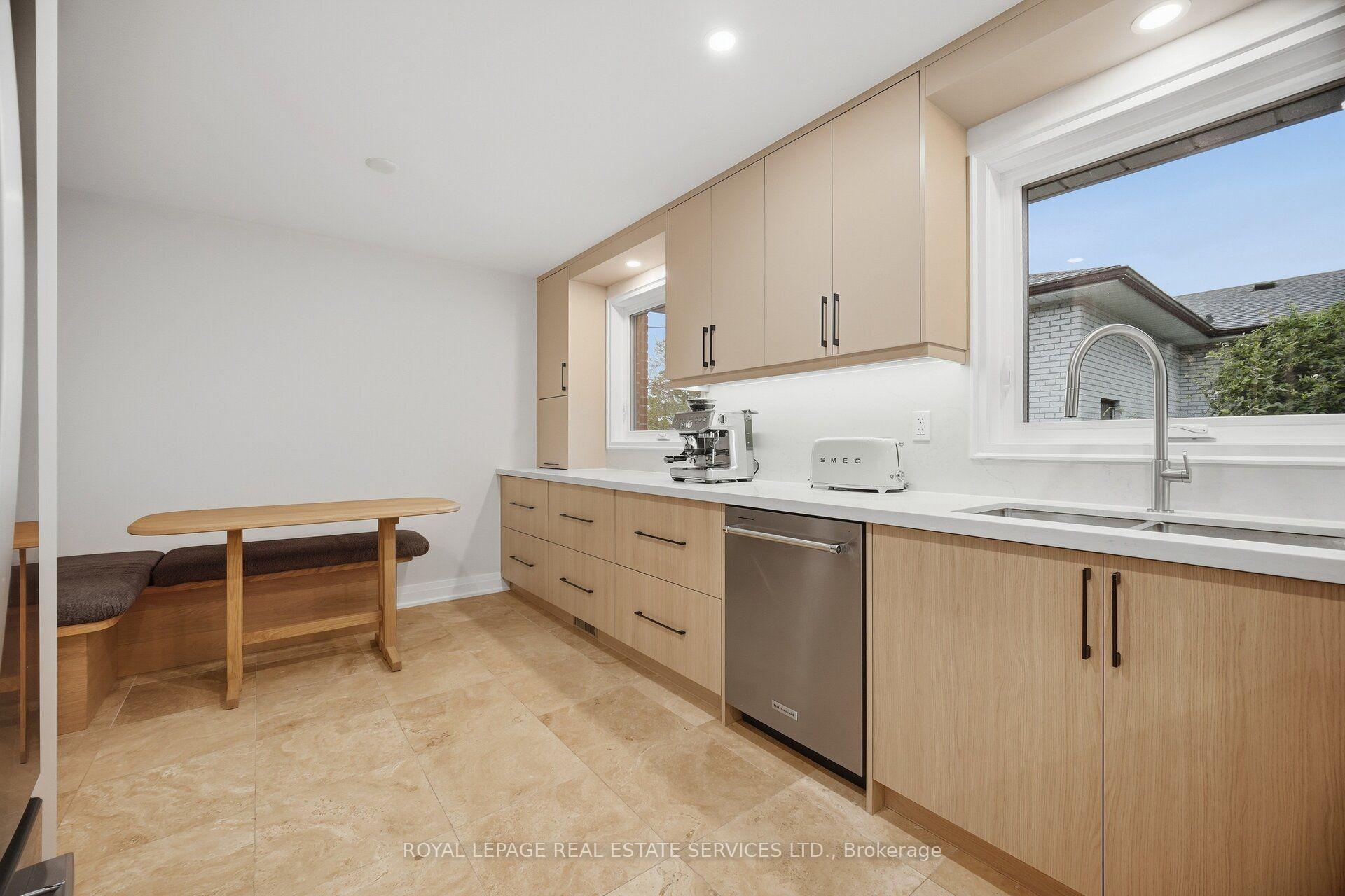 Photo 14 of 726 Netherton Crescent, Mississauga, Applewood — HOMEH