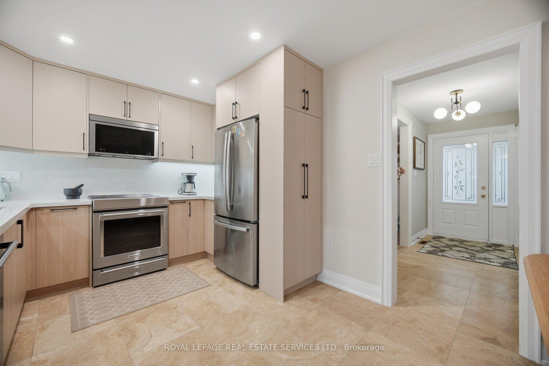 Photo 18 of 726 Netherton Crescent, Mississauga, Applewood — HOMEH