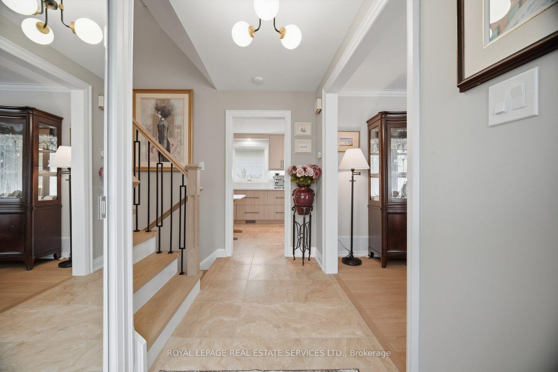 Photo 11 of 726 Netherton Crescent, Mississauga, Applewood — HOMEH