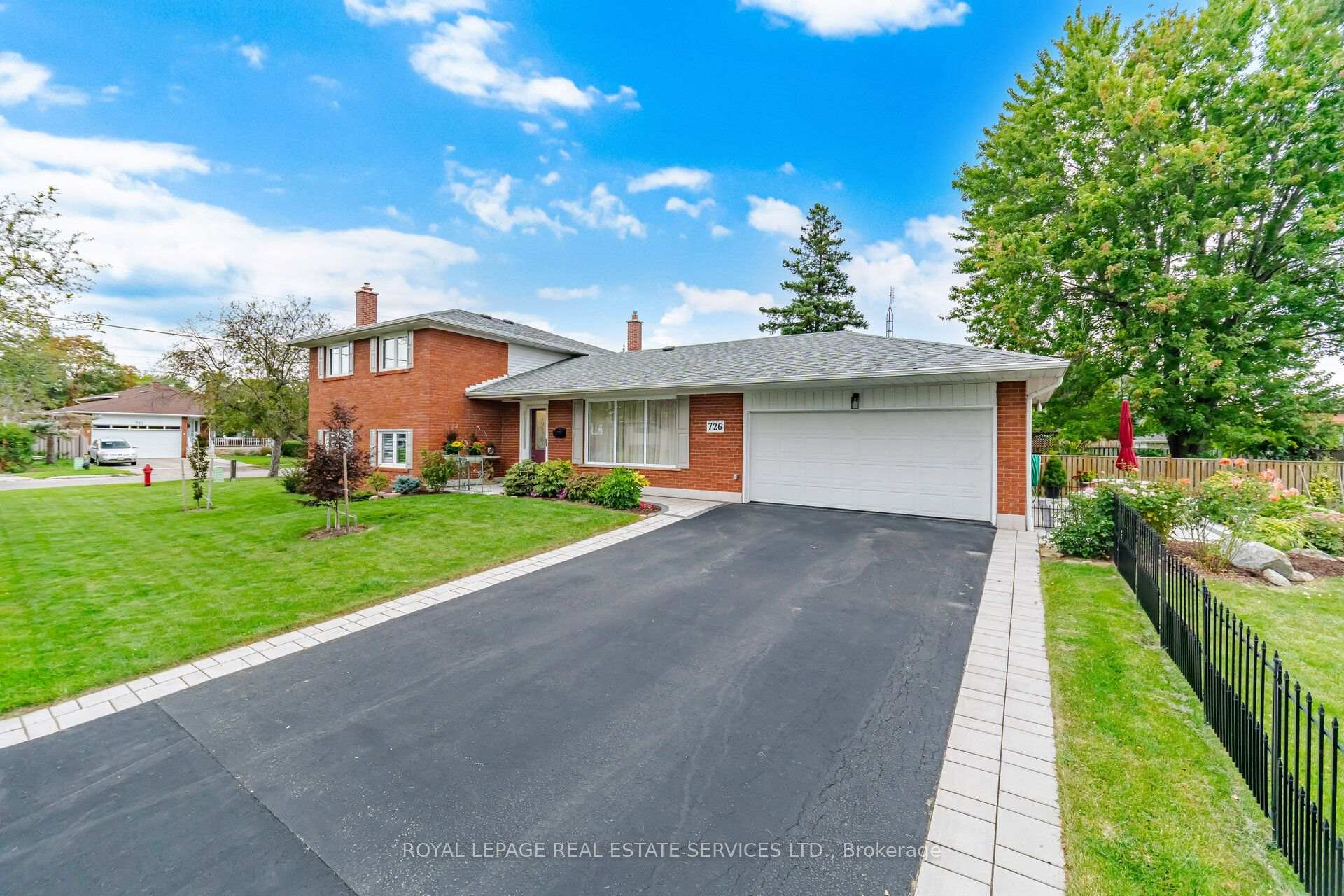Photo 3 of 726 Netherton Crescent, Mississauga, Applewood — HOMEH